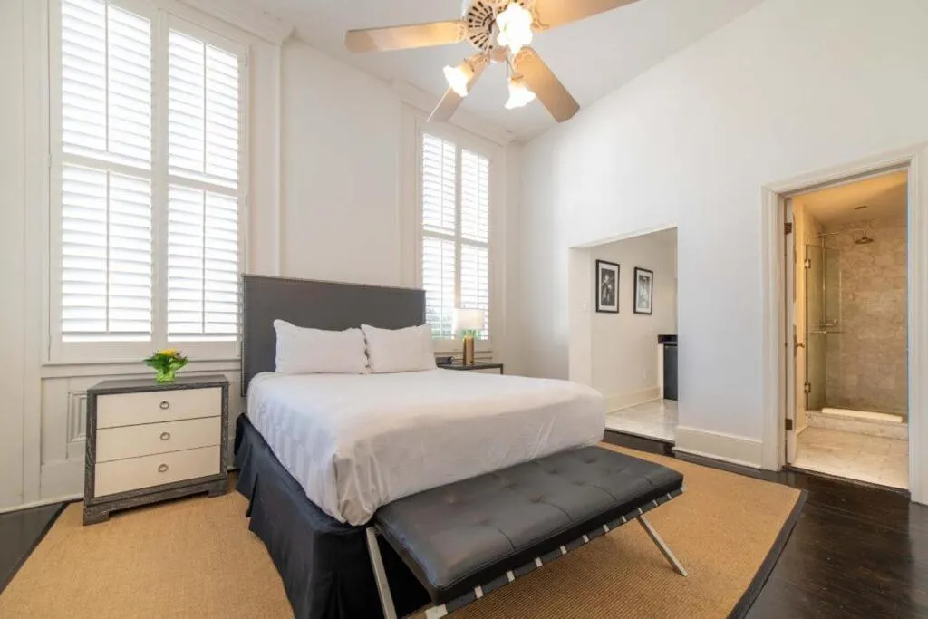 Bedroom, Bed in Melrose Mansion