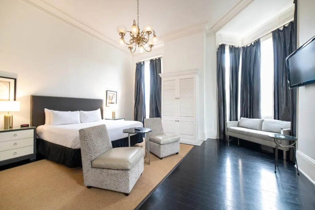 Bedroom, Bed in Melrose Mansion