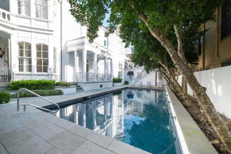 Swimming pool in Melrose Mansion
