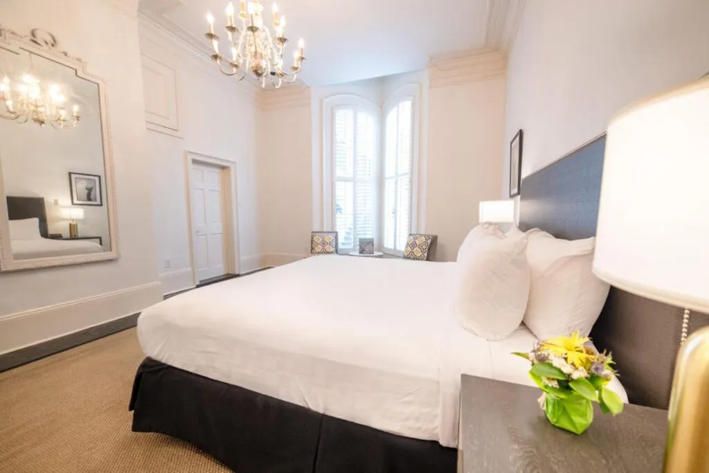 Bedroom, Bed in Melrose Mansion