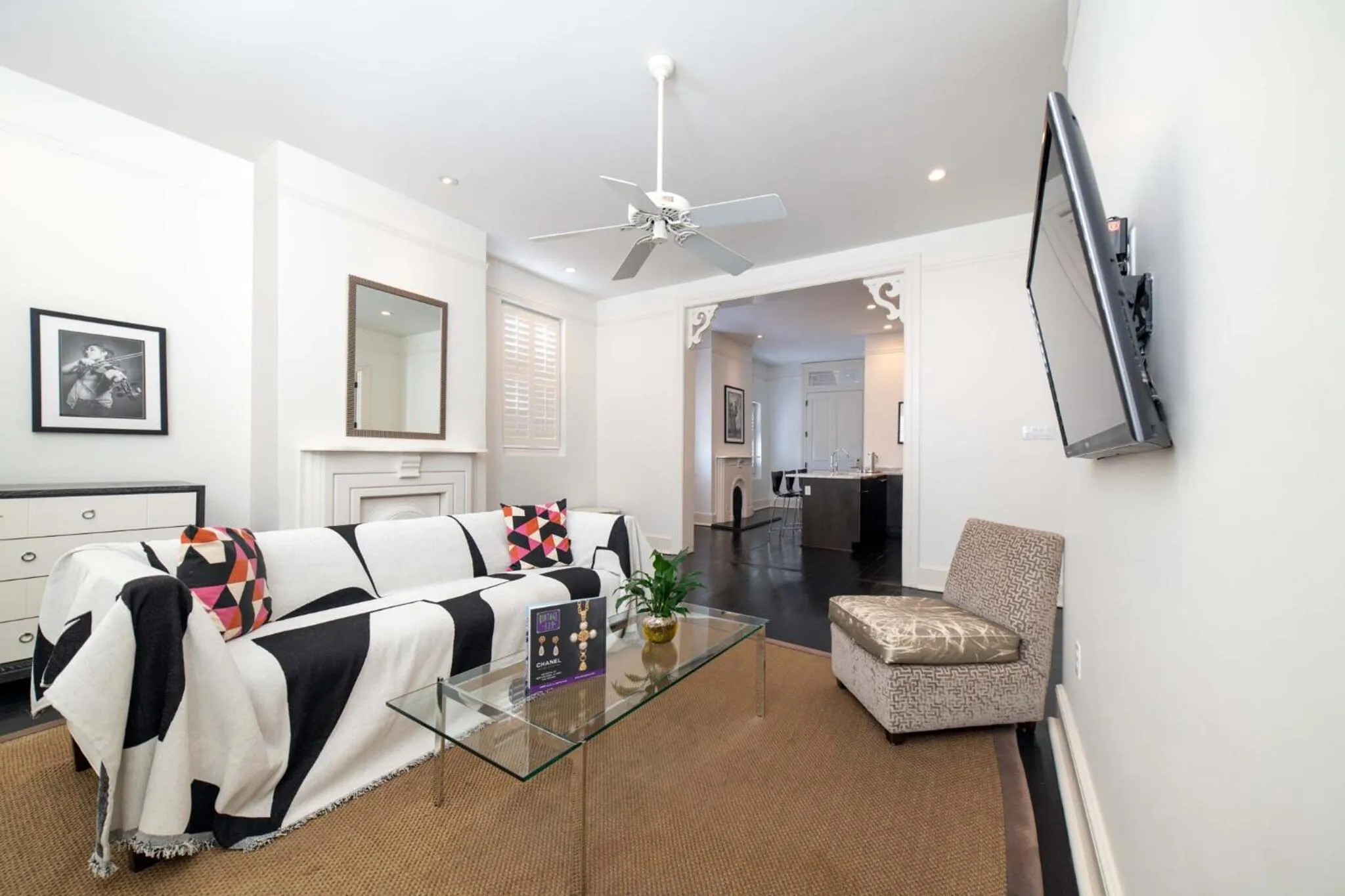 Living room in Melrose Mansion