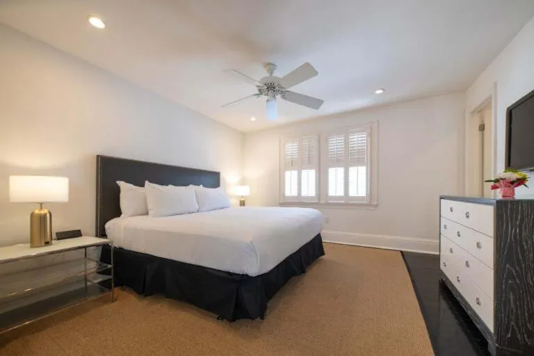 Bedroom, Bed in Melrose Mansion