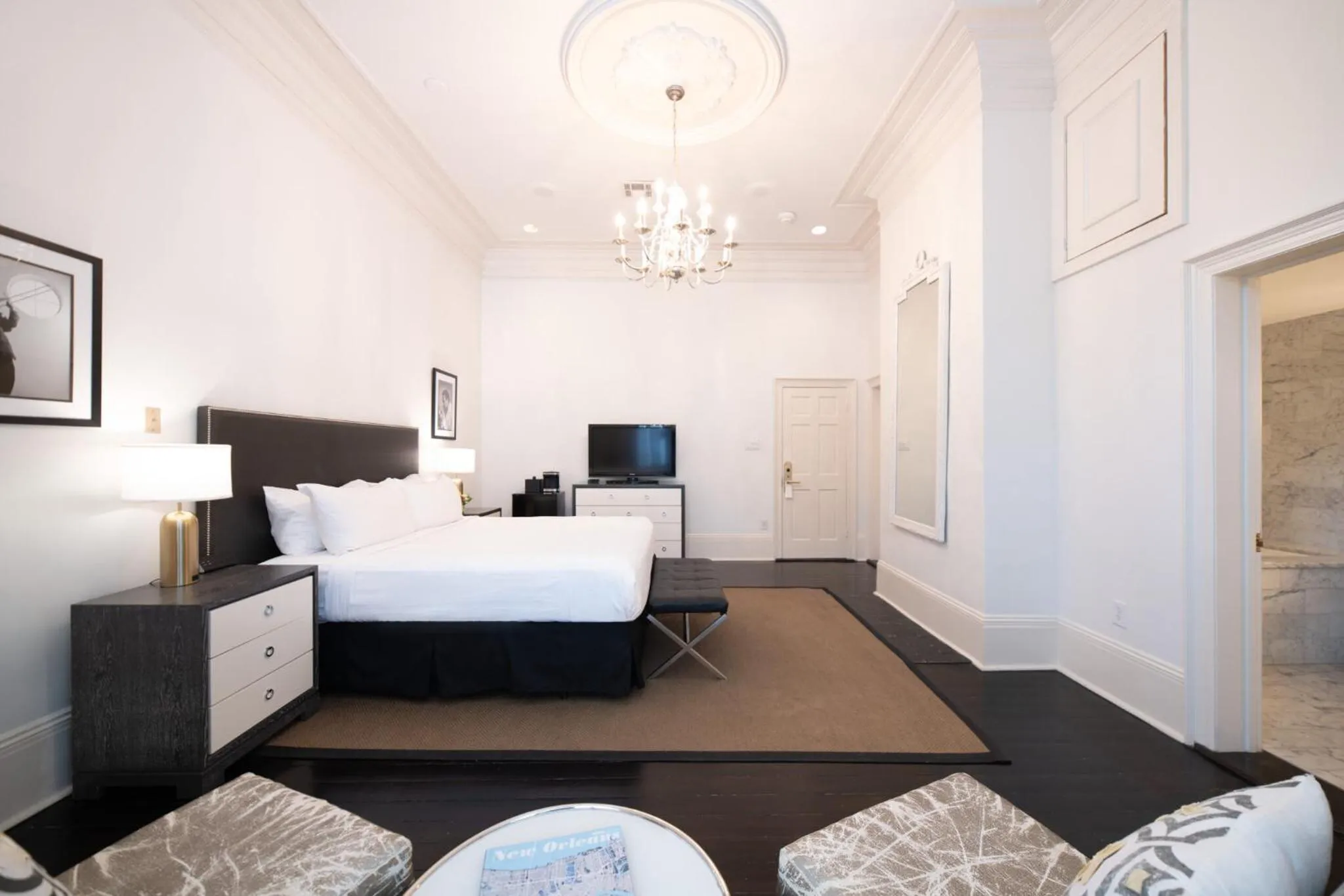 Bedroom, Bed in Melrose Mansion