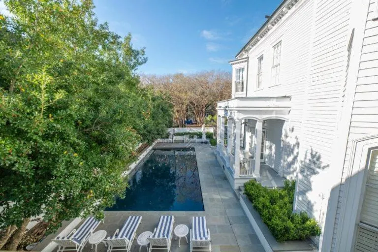 Swimming pool in Melrose Mansion