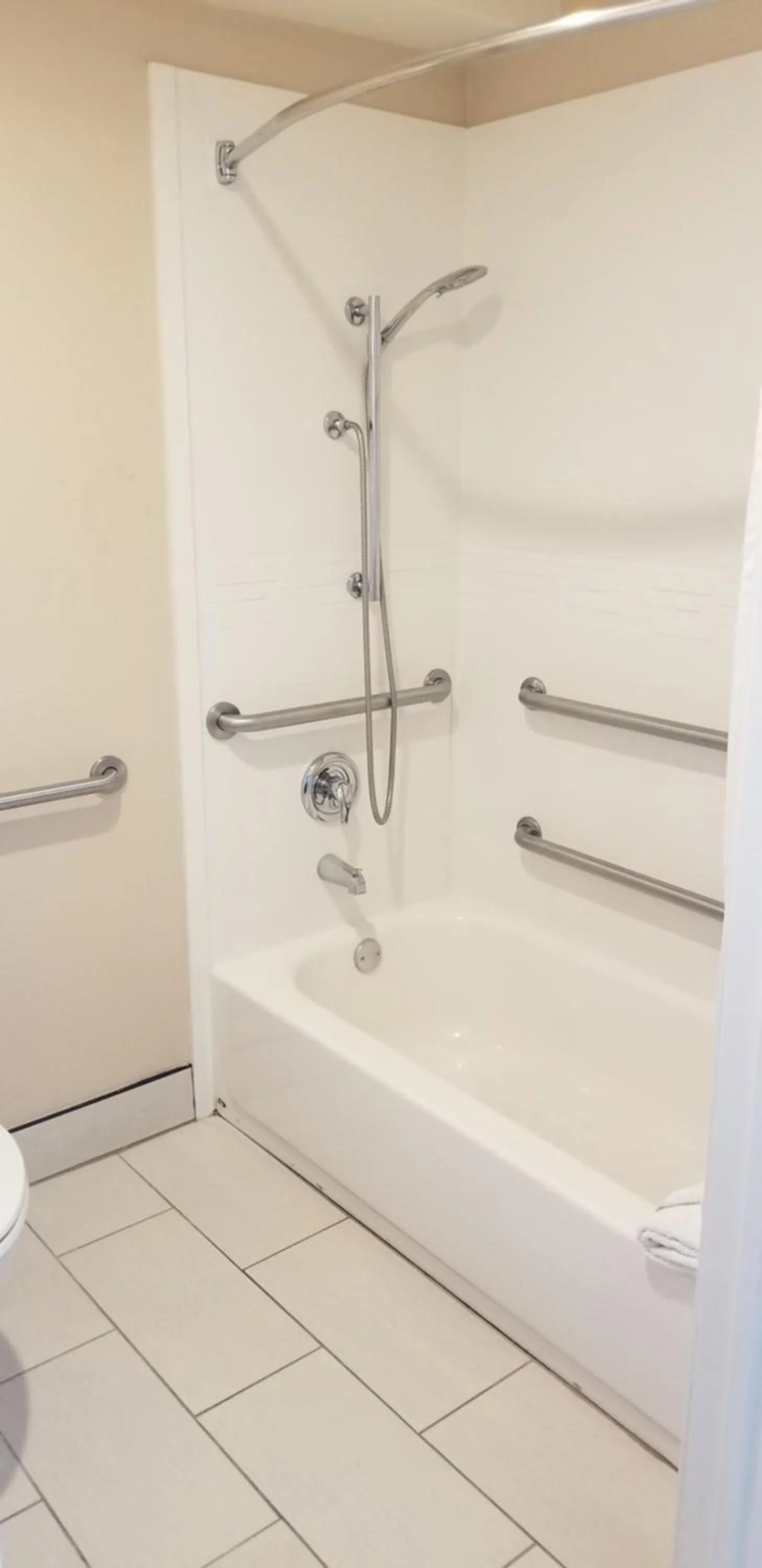 Bathroom in Quality Inn & Suites Anaheim Maingate