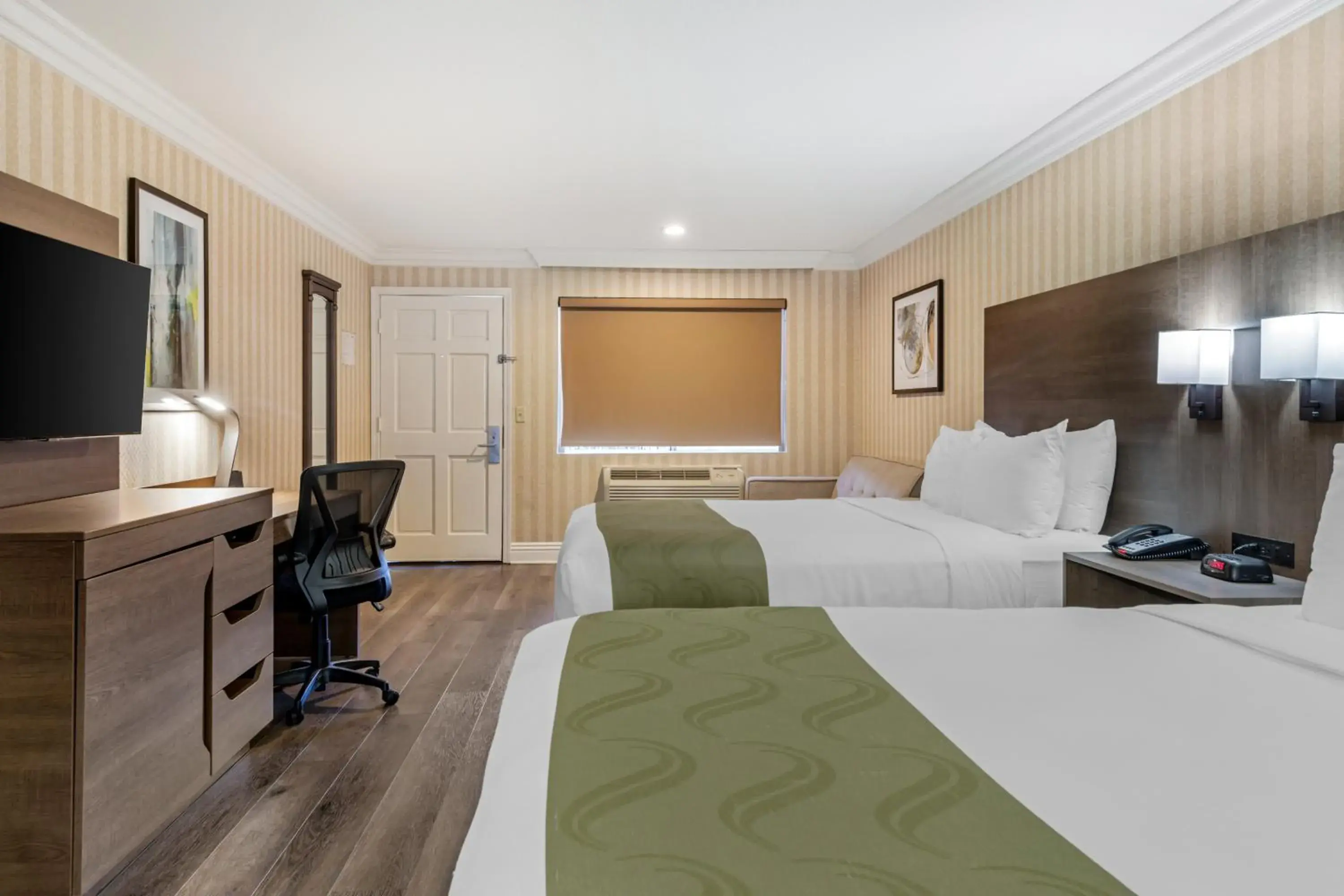 Standard Room, 2 Queen Beds, Accessible Tub, Non Smoking in Quality Inn & Suites Anaheim Maingate Standard Room, 2 Queen Beds, Accessible Tub, Non Smoking in Quality Inn & Suites Anaheim Maingate