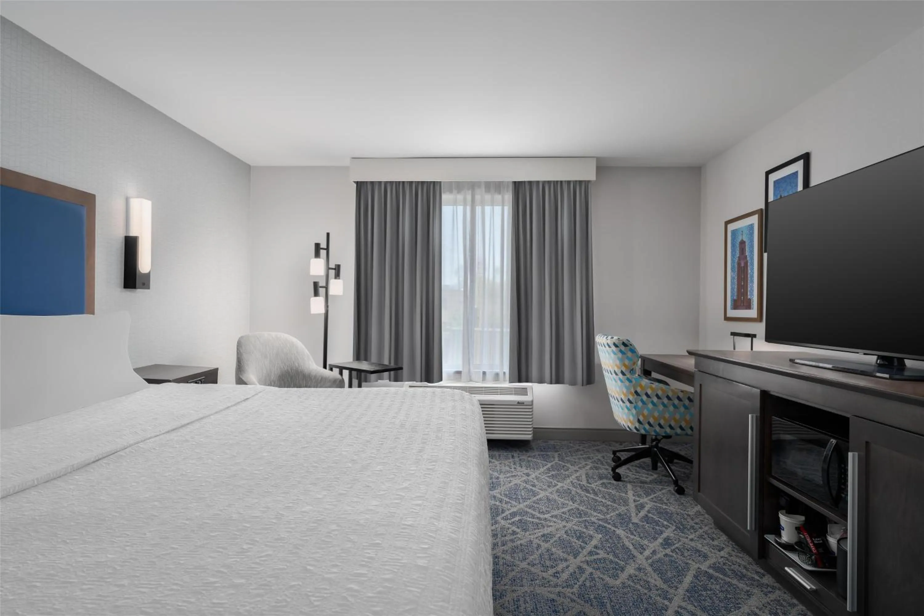 Bed in Hampton Inn-Pawtucket, RI