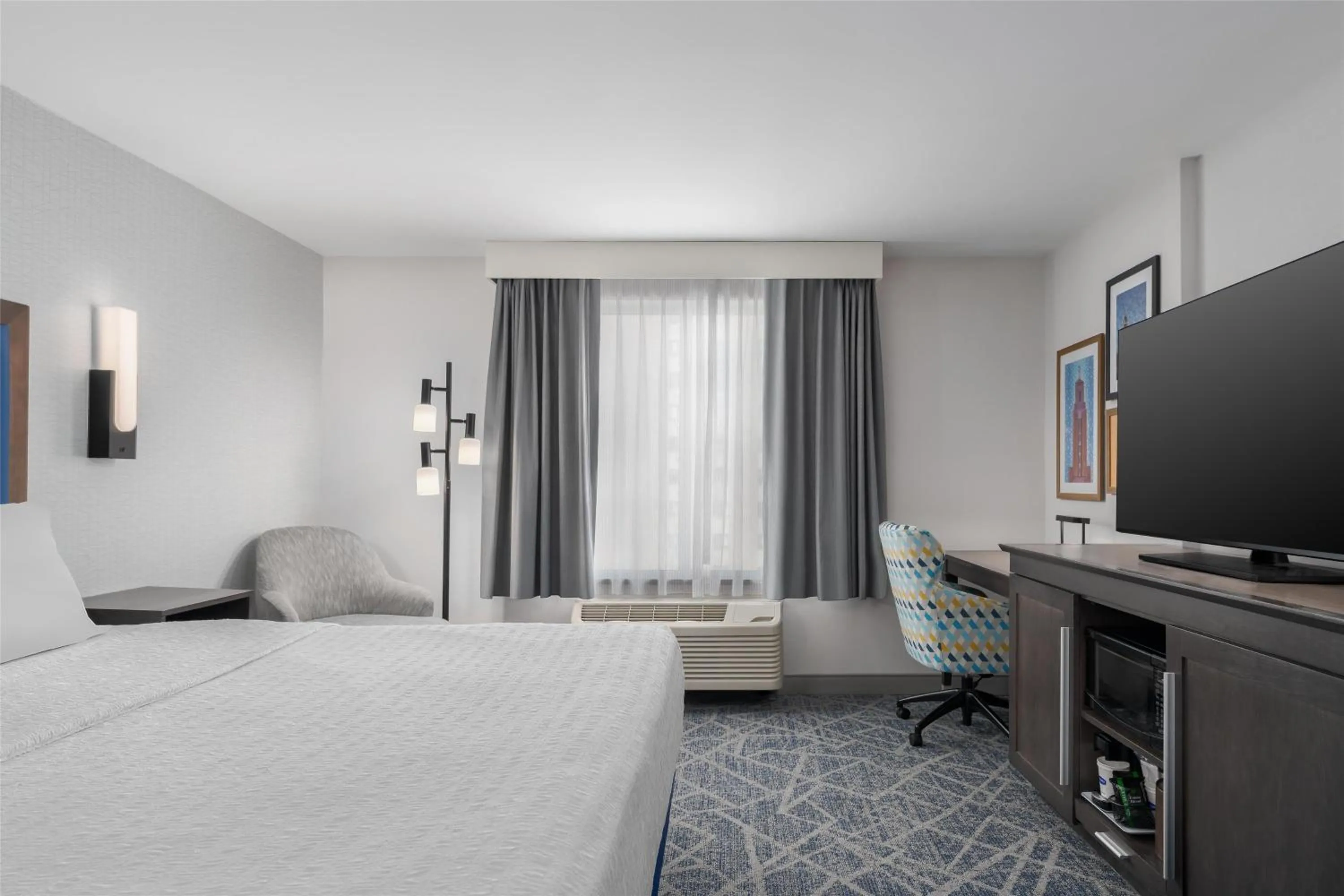 Bed in Hampton Inn-Pawtucket, RI