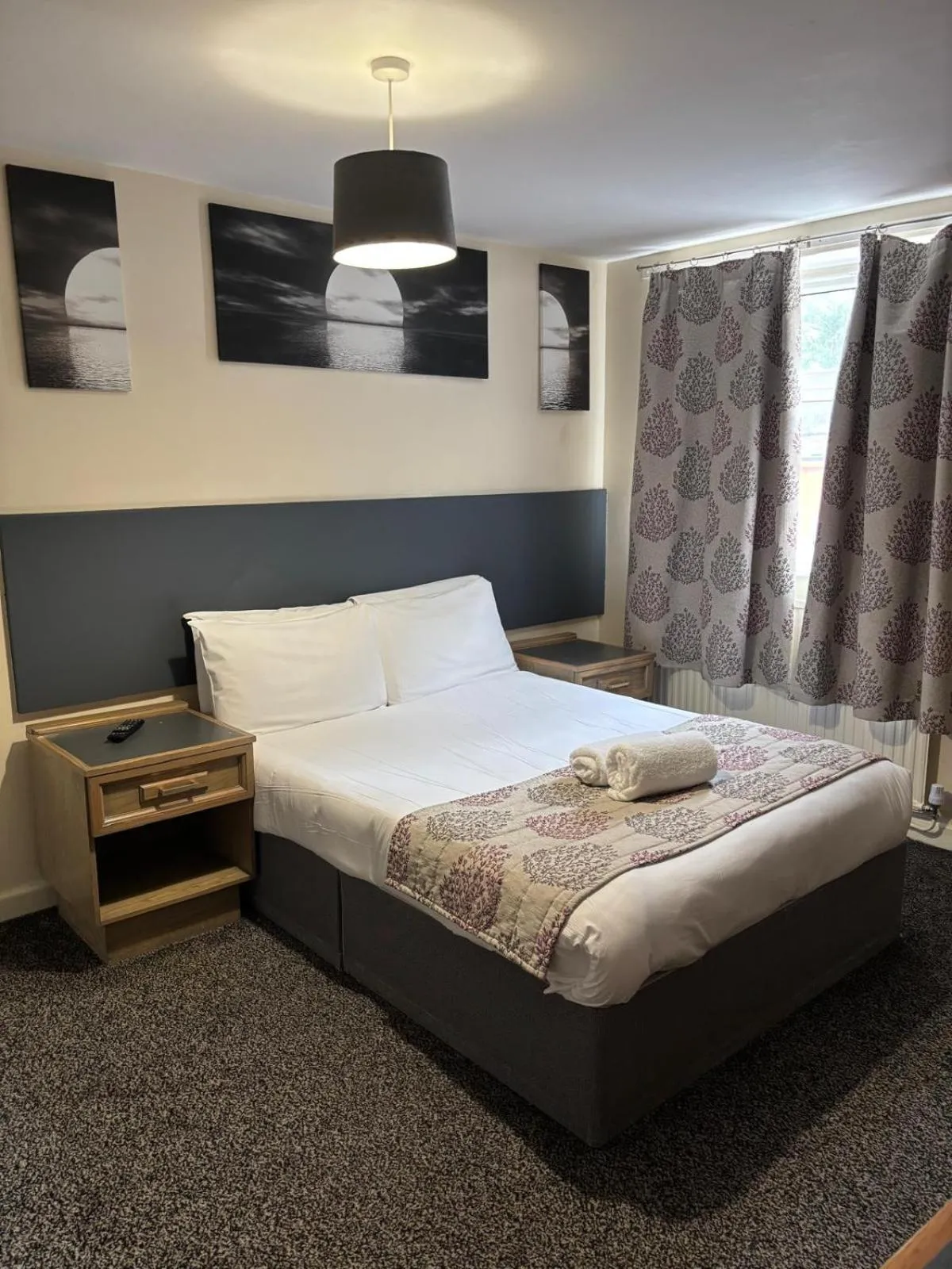 Bed in The Tudor House Hotel