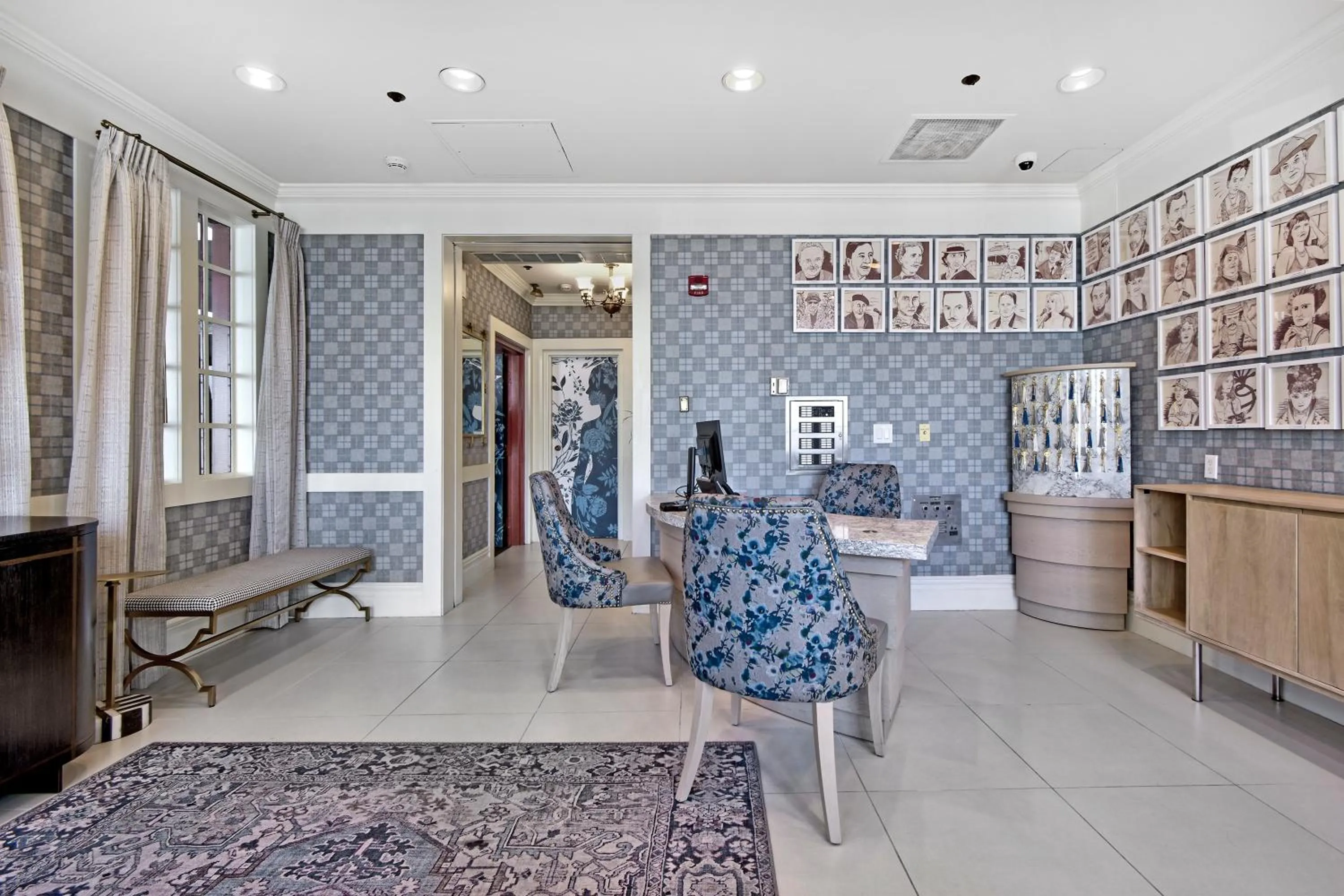 Seating area in Hotel Fiona