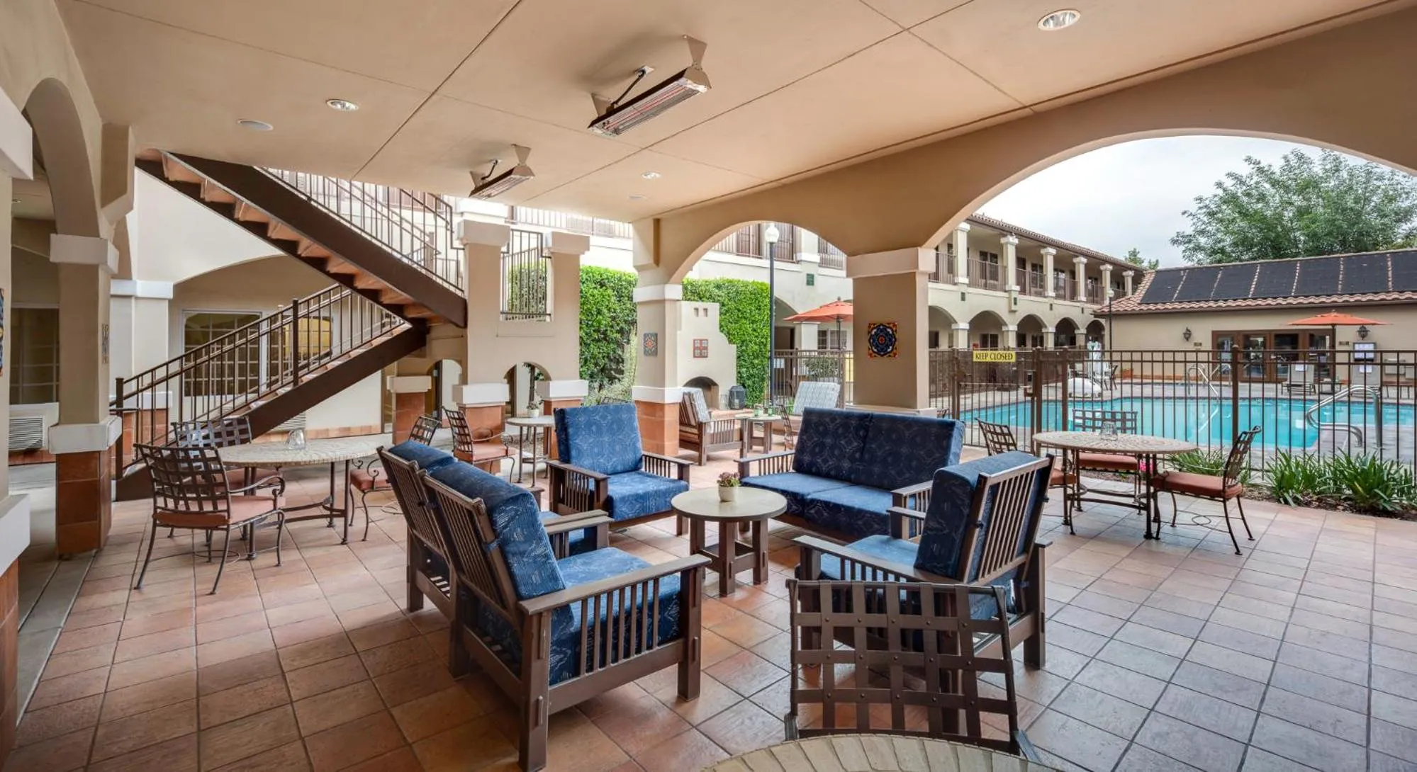 Patio in Ayres Hotel Redlands - Loma Linda