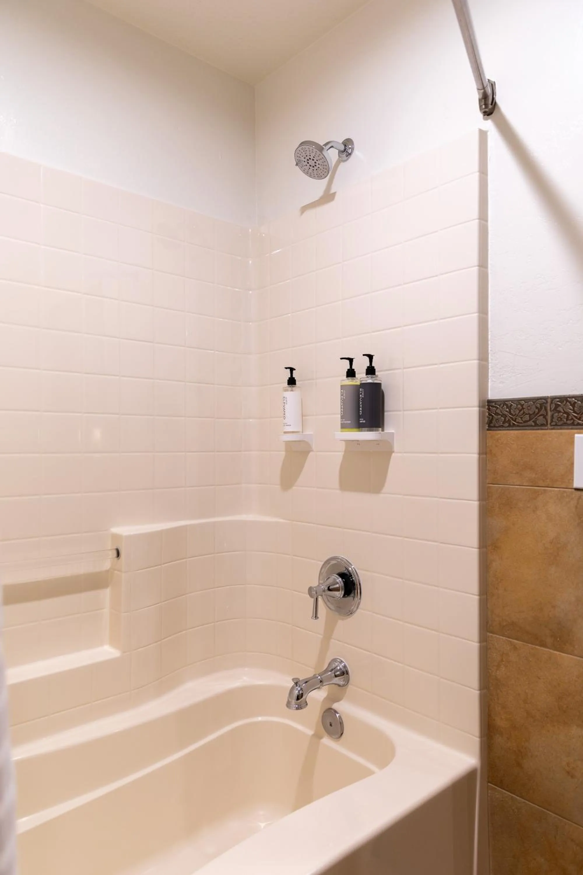 Shower in Ayres Hotel Redlands - Loma Linda