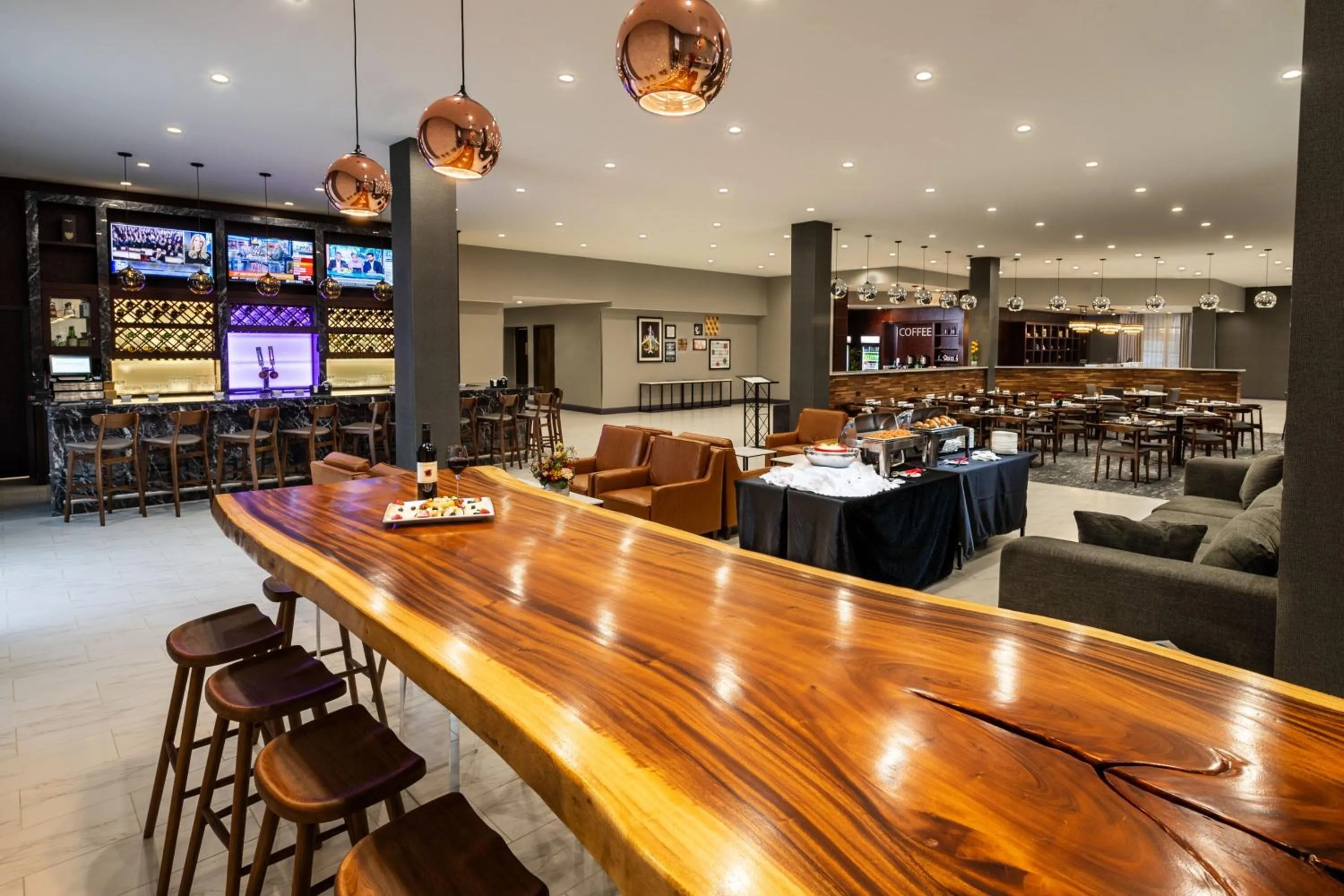 Lounge or bar in Four Points by Sheraton Atlanta Airport West