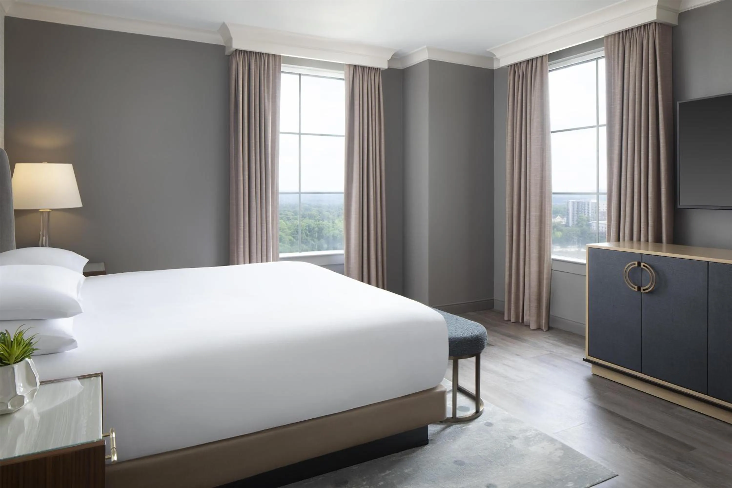 Photo of the whole room, Bed in Grand Hyatt Atlanta in Buckhead