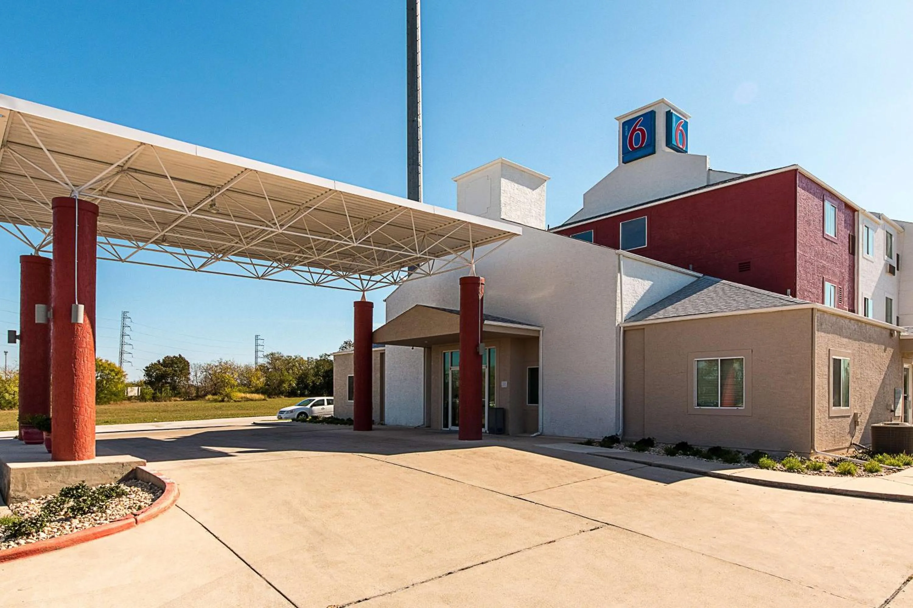 Property building in Motel 6-San Antonio, TX - Downtown - Alamo Dome