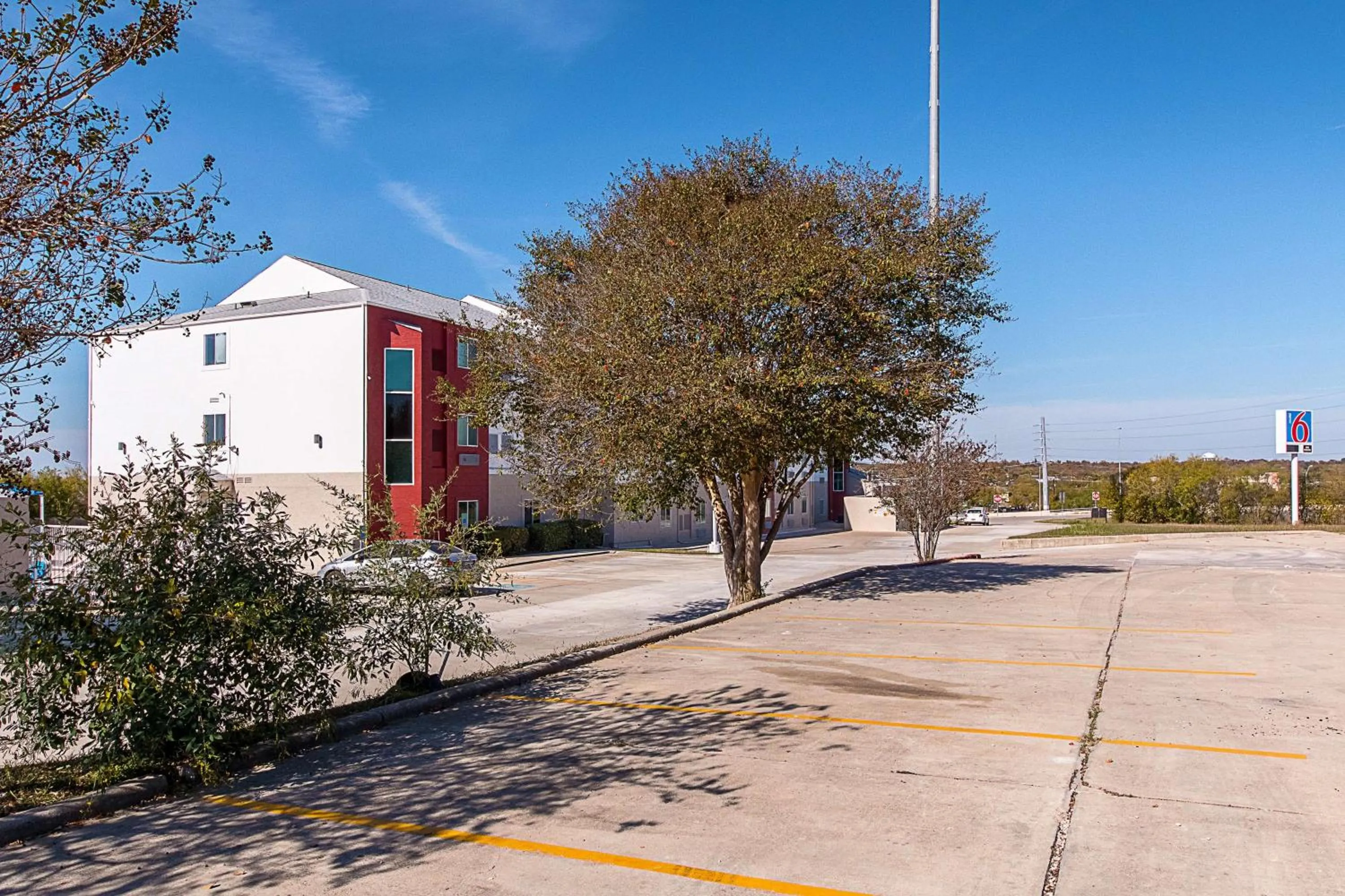 Property building in Motel 6-San Antonio, TX - Downtown - Alamo Dome