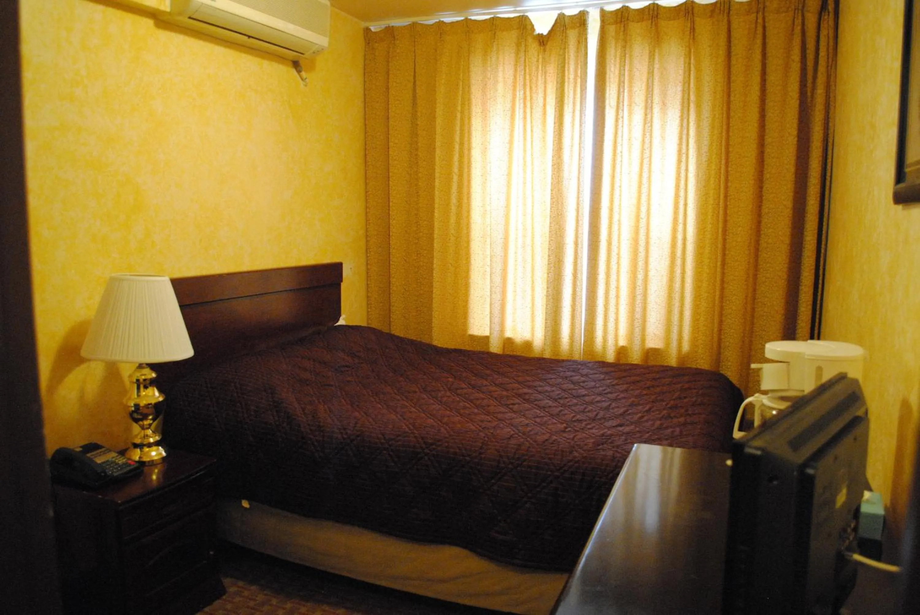 Bed in Chinatown Hotel Chicago