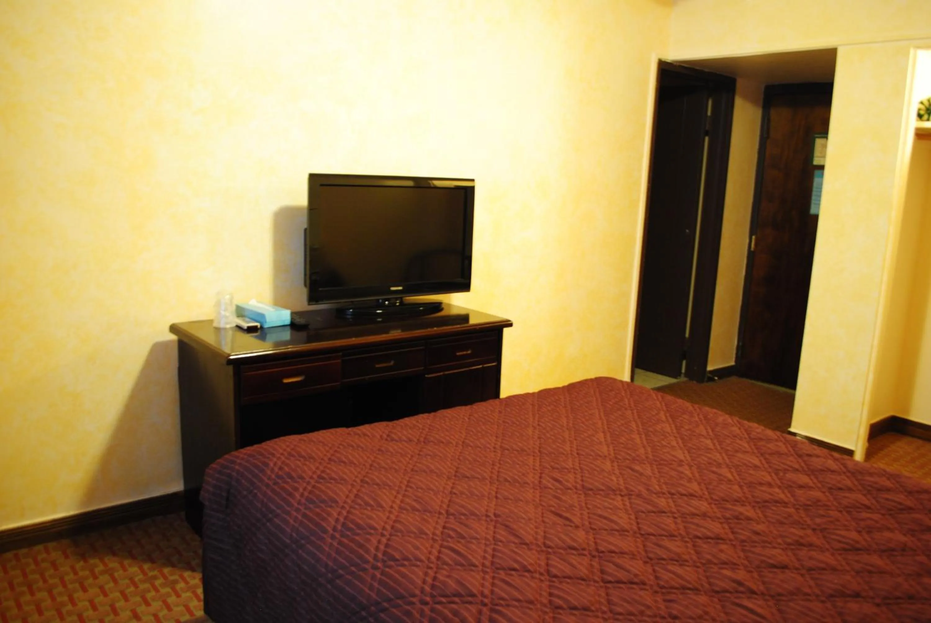 Bed in Chinatown Hotel Chicago