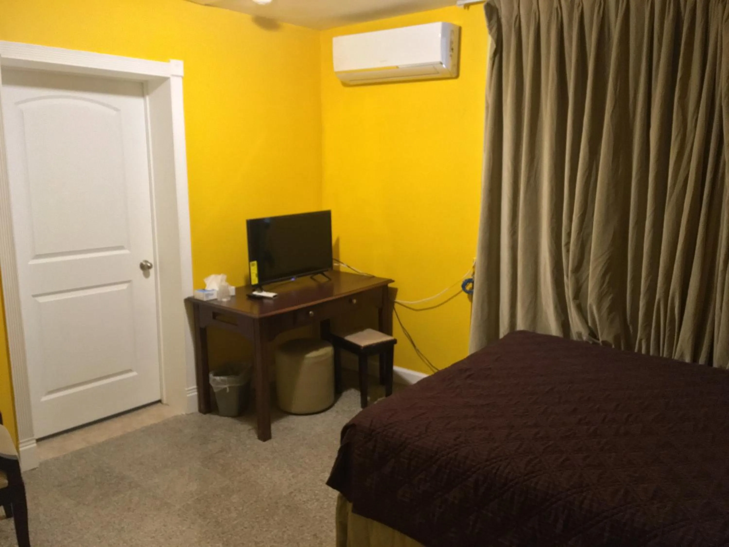 Queen Room - Disability Access in Chinatown Hotel Chicago