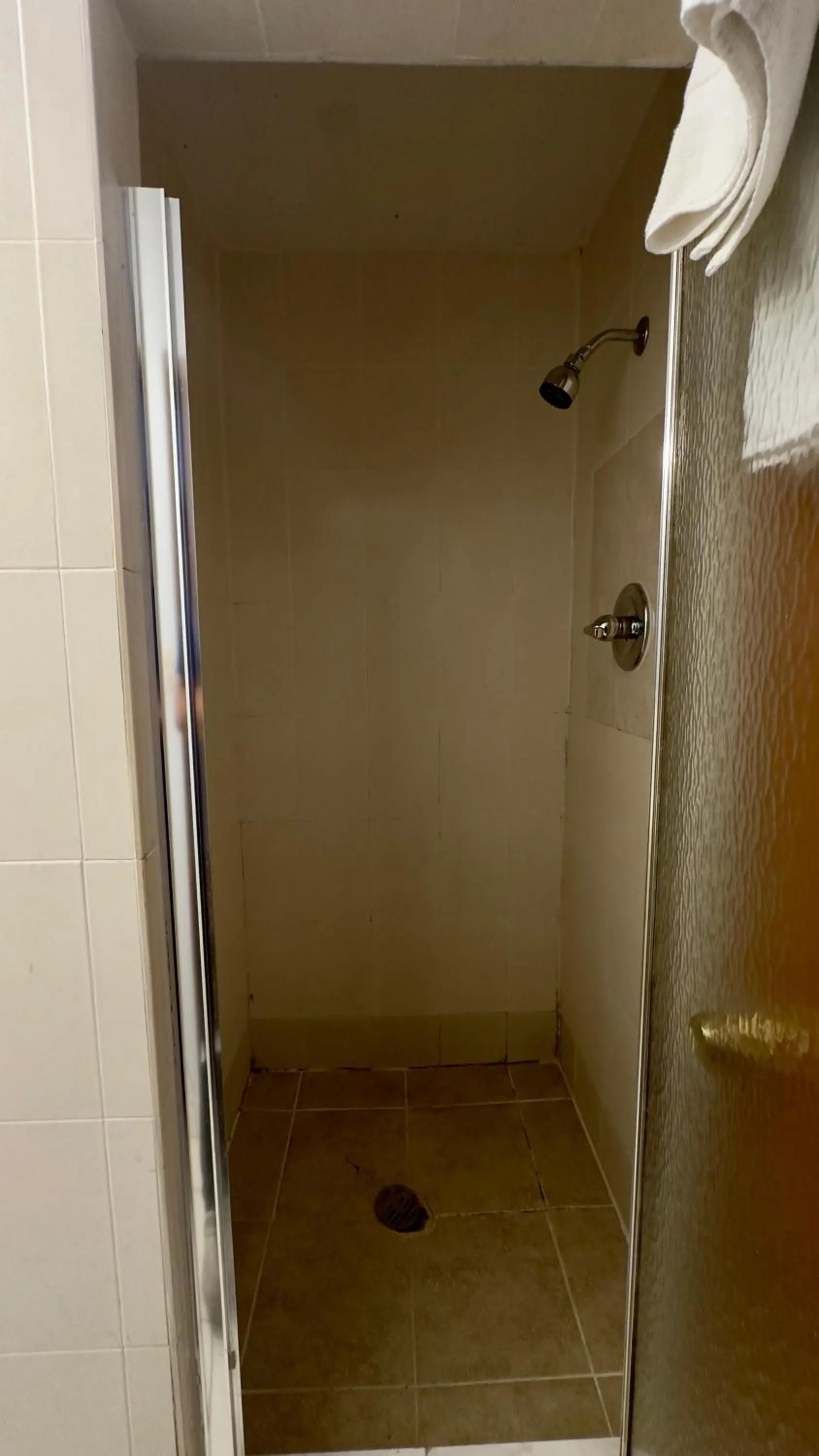 Shower in Chinatown Hotel Chicago