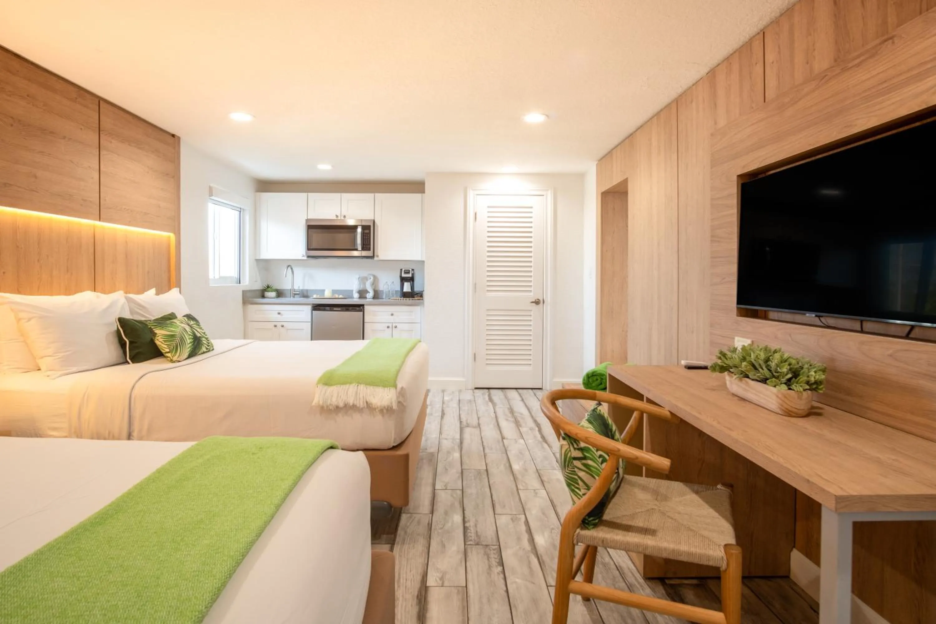 Bed in Gilbert's Resort & Marina