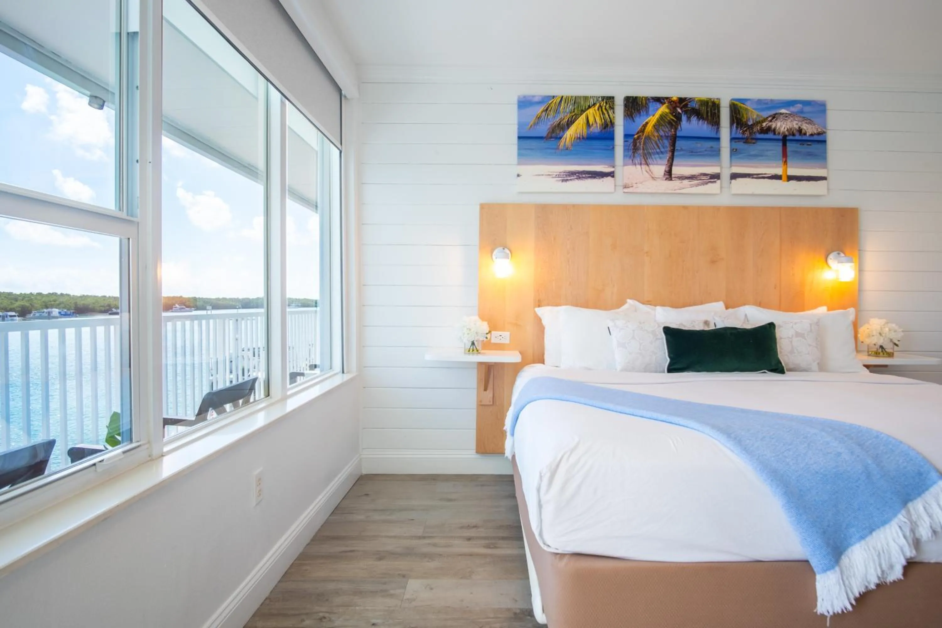 Bed in Gilbert's Resort & Marina