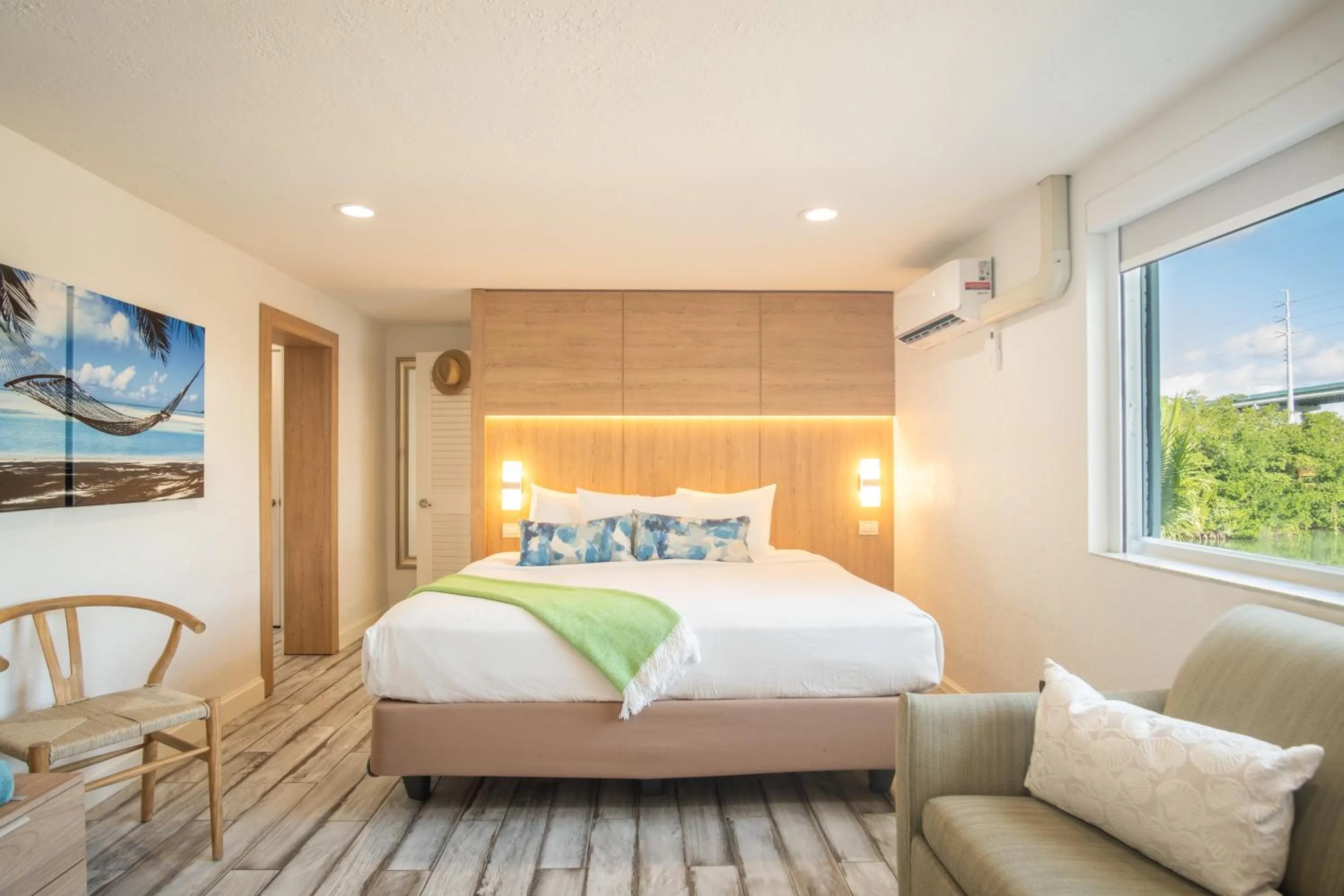 Bedroom, Bed in Gilbert's Resort & Marina