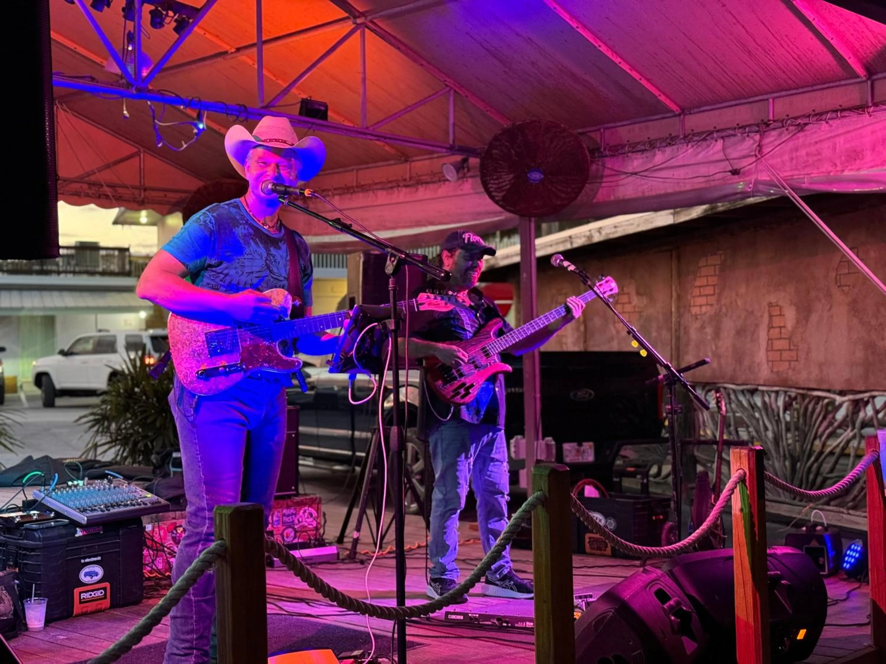 Entertainment in Gilbert's Resort & Marina