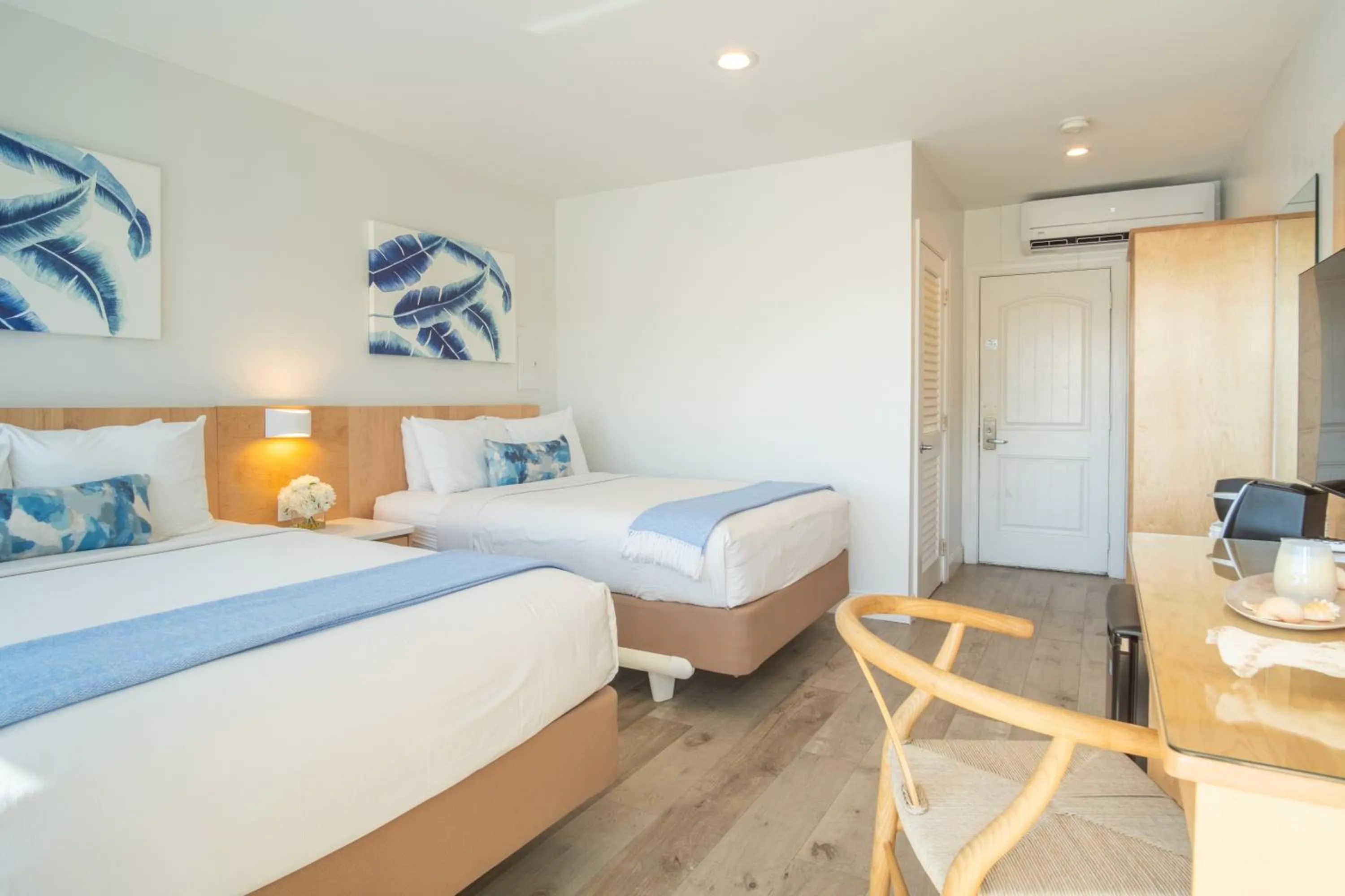 Photo of the whole room, Bed in Gilbert's Resort & Marina