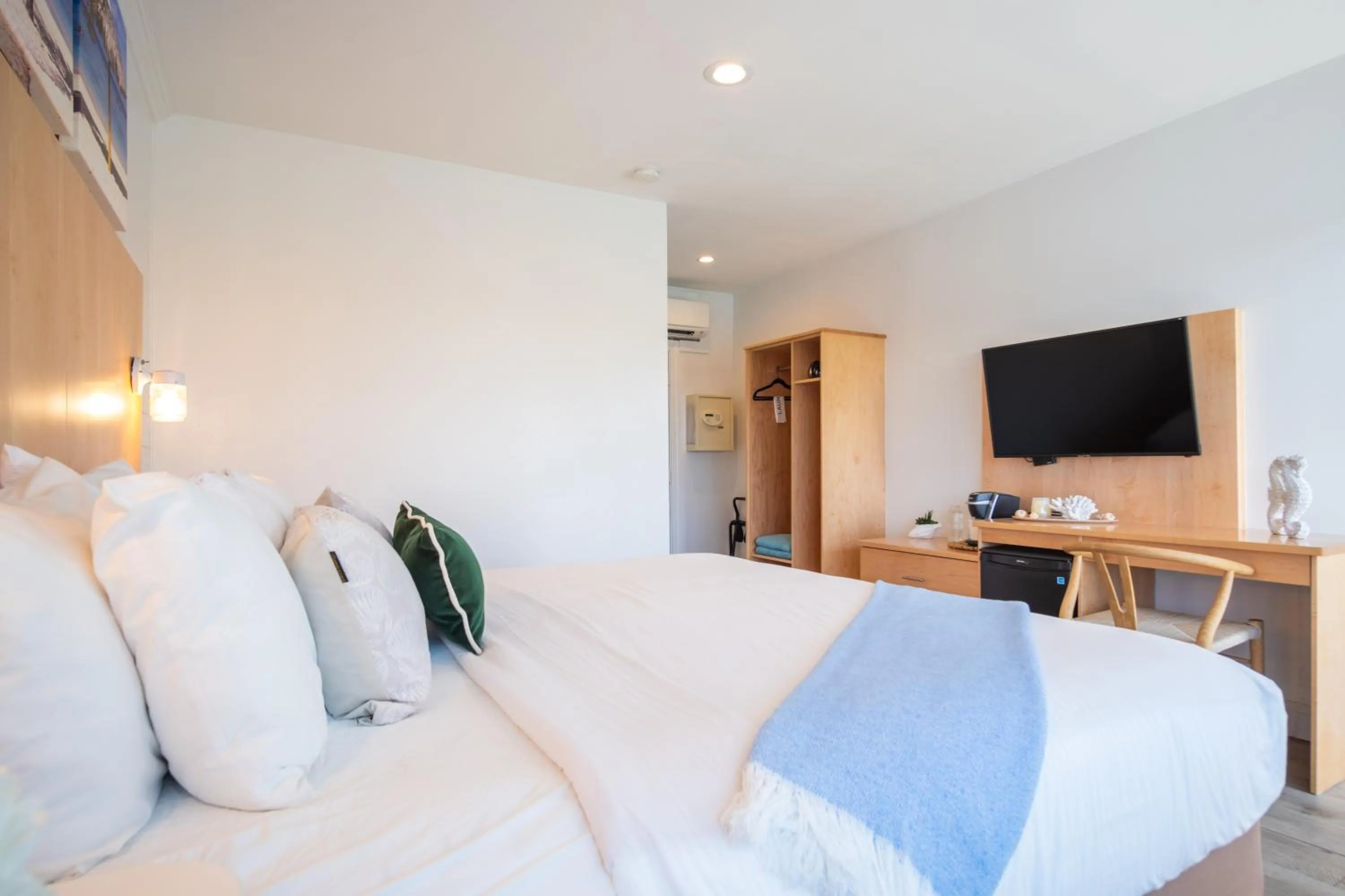 Bed in Gilbert's Resort & Marina