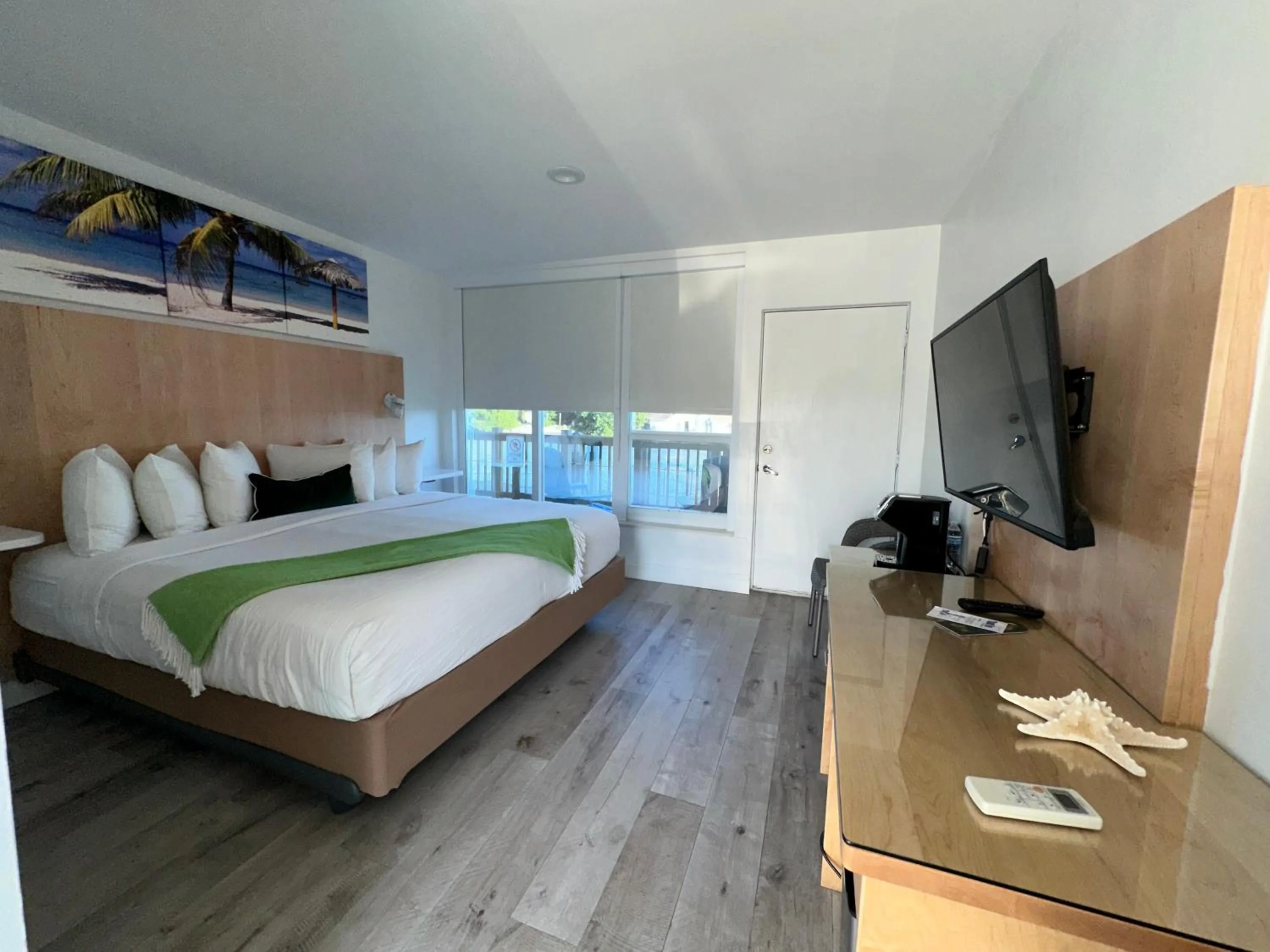 Bed in Gilbert's Resort & Marina