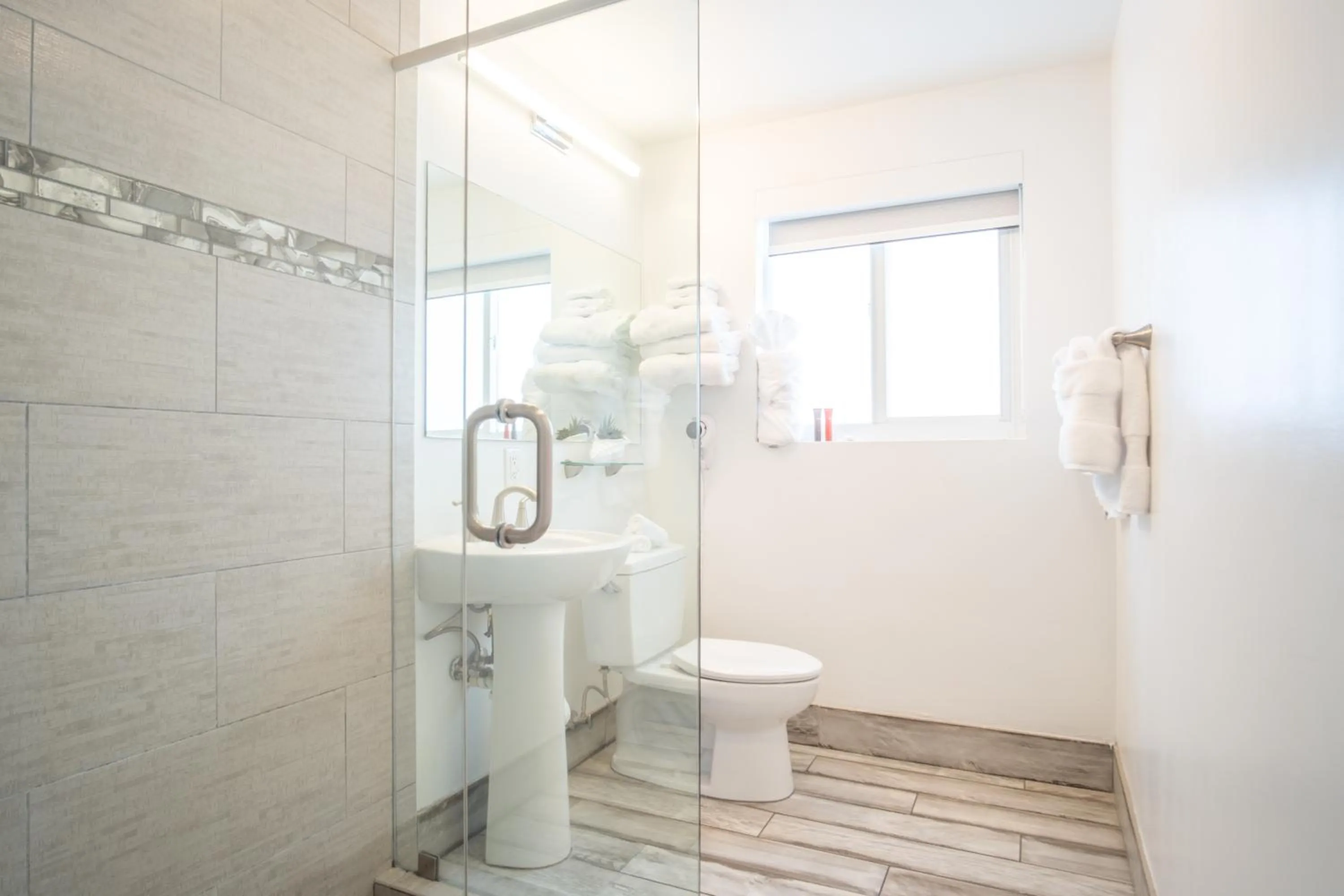 Shower in Gilbert's Resort & Marina