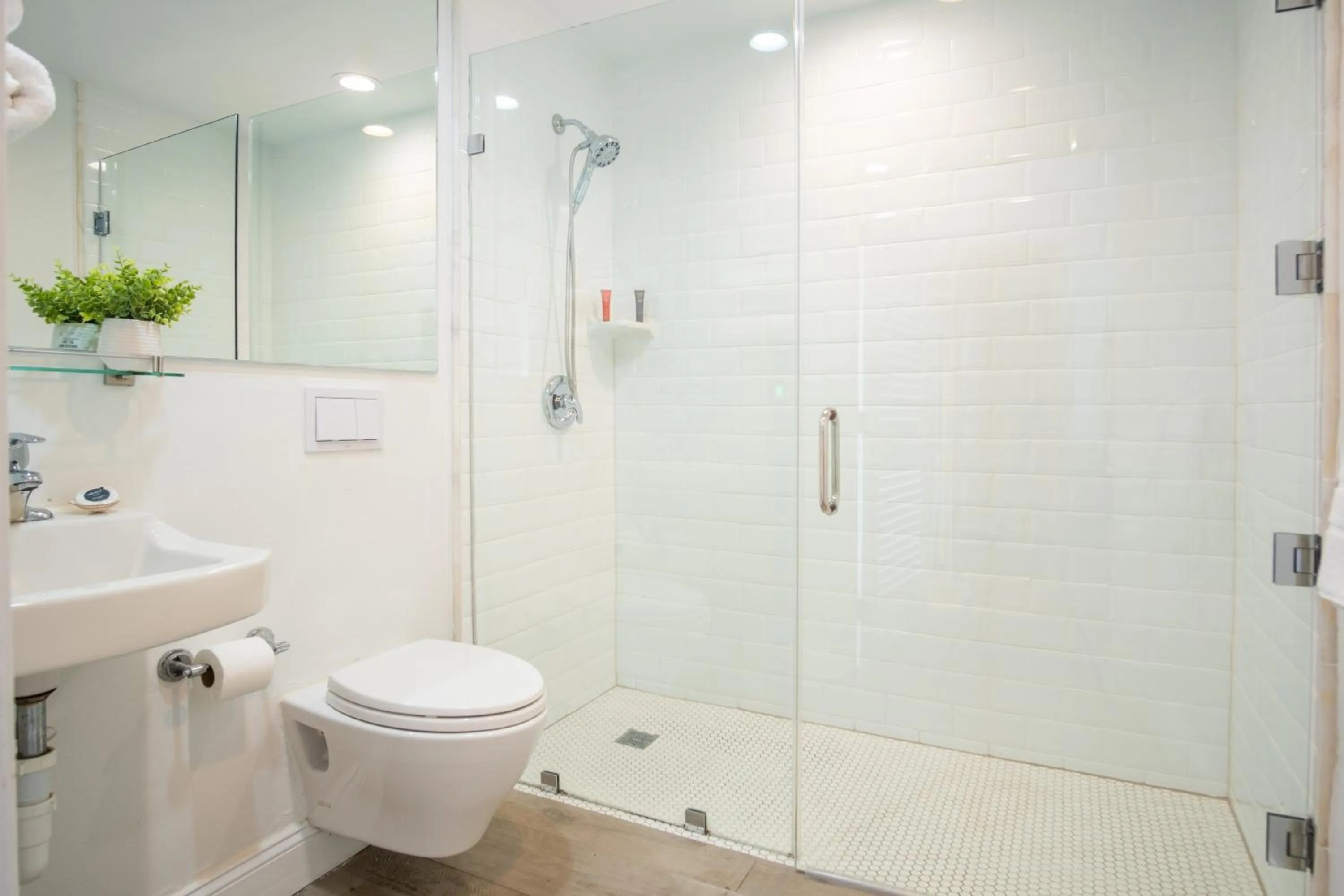 Shower in Gilbert's Resort & Marina