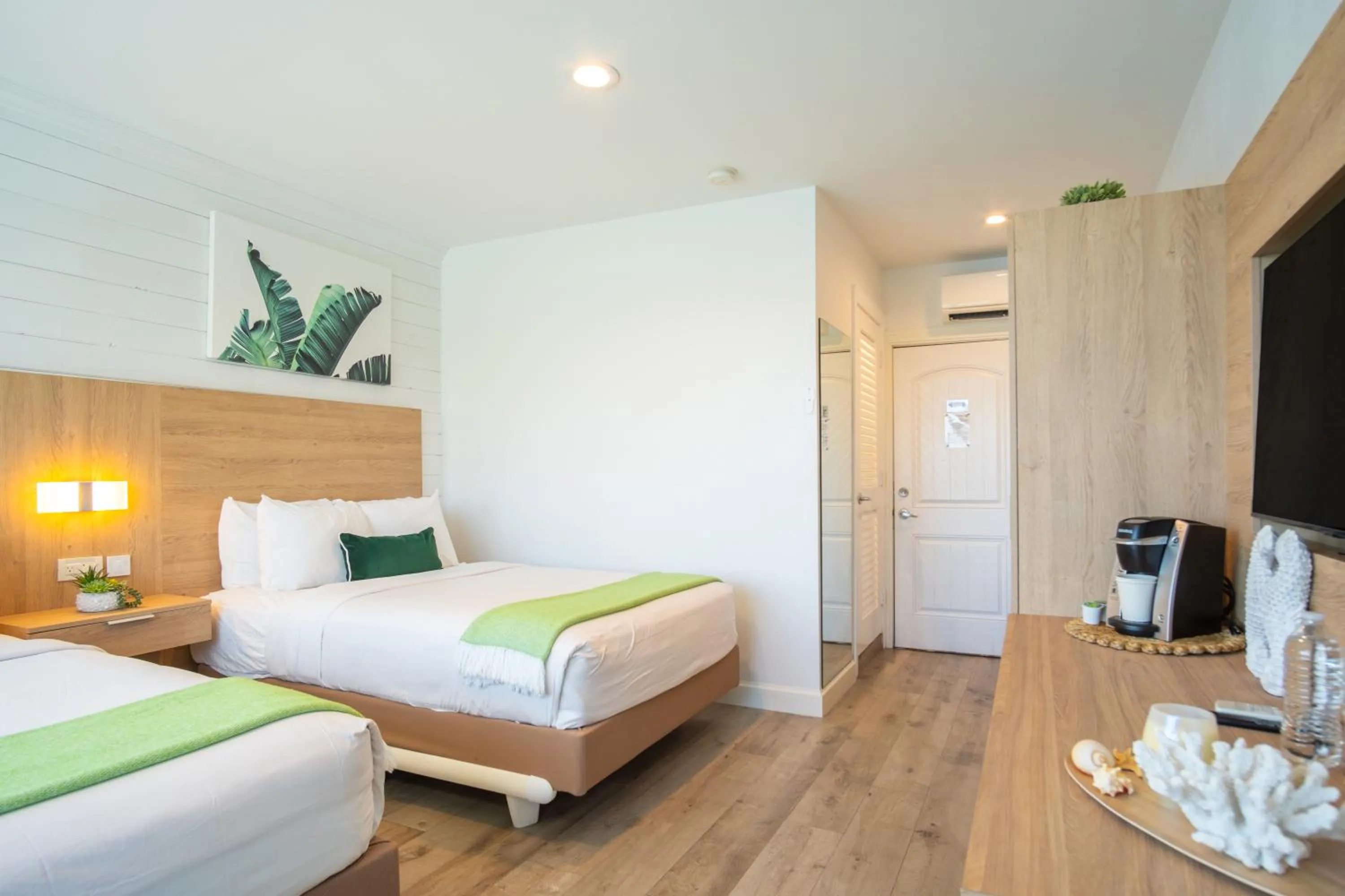 Photo of the whole room, Bed in Gilbert's Resort & Marina