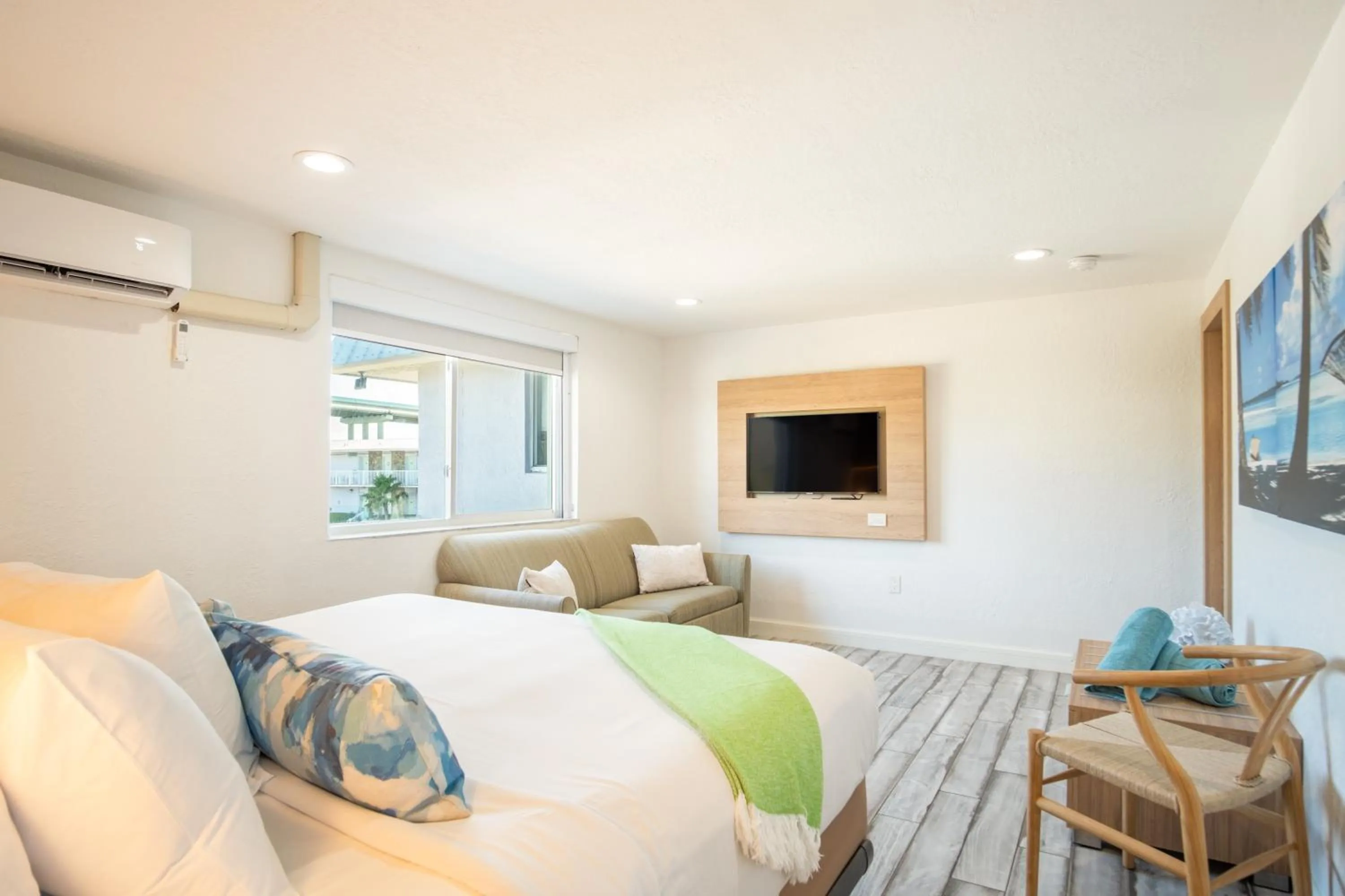 Bed in Gilbert's Resort & Marina