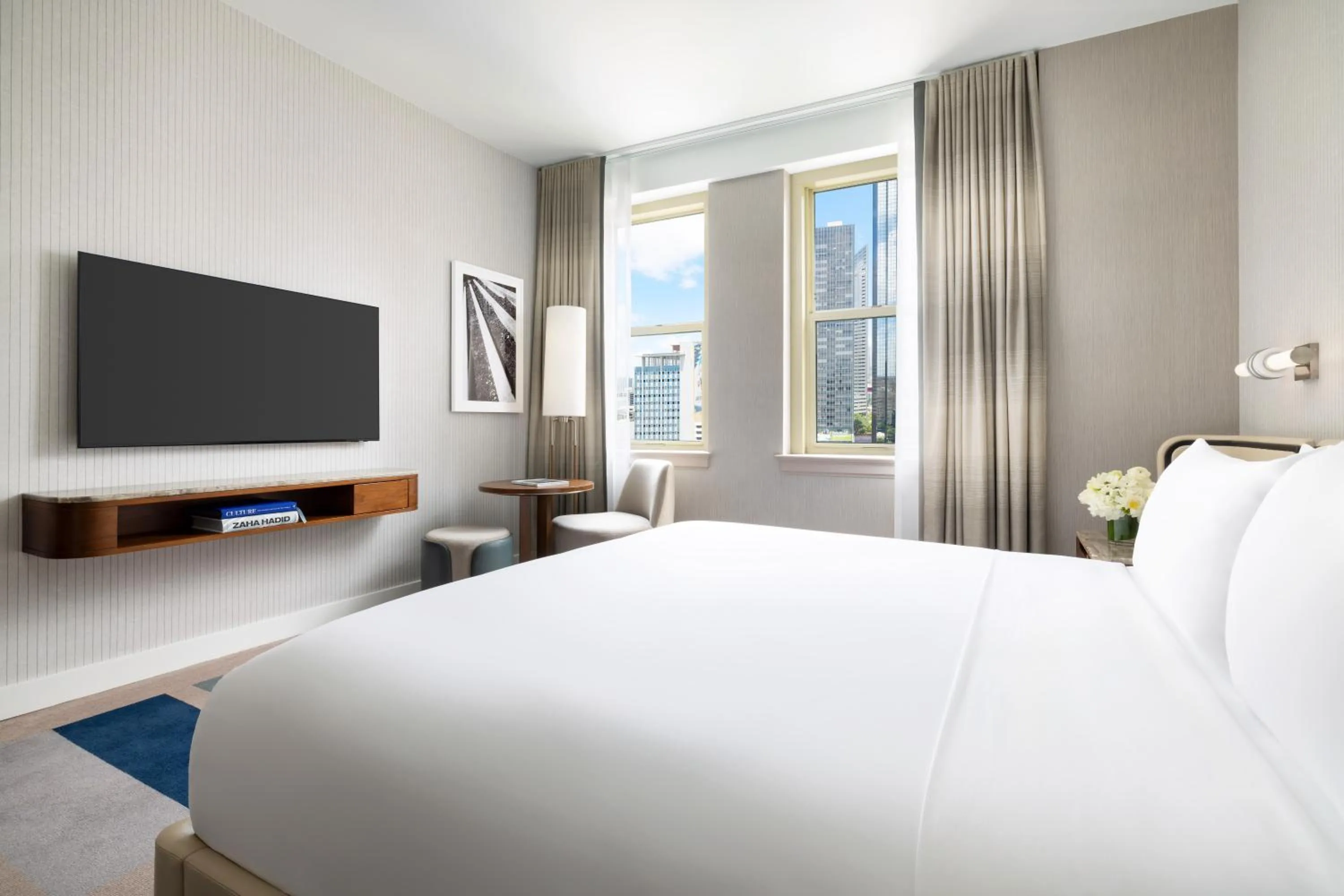 Seating area, Bed in The Joule