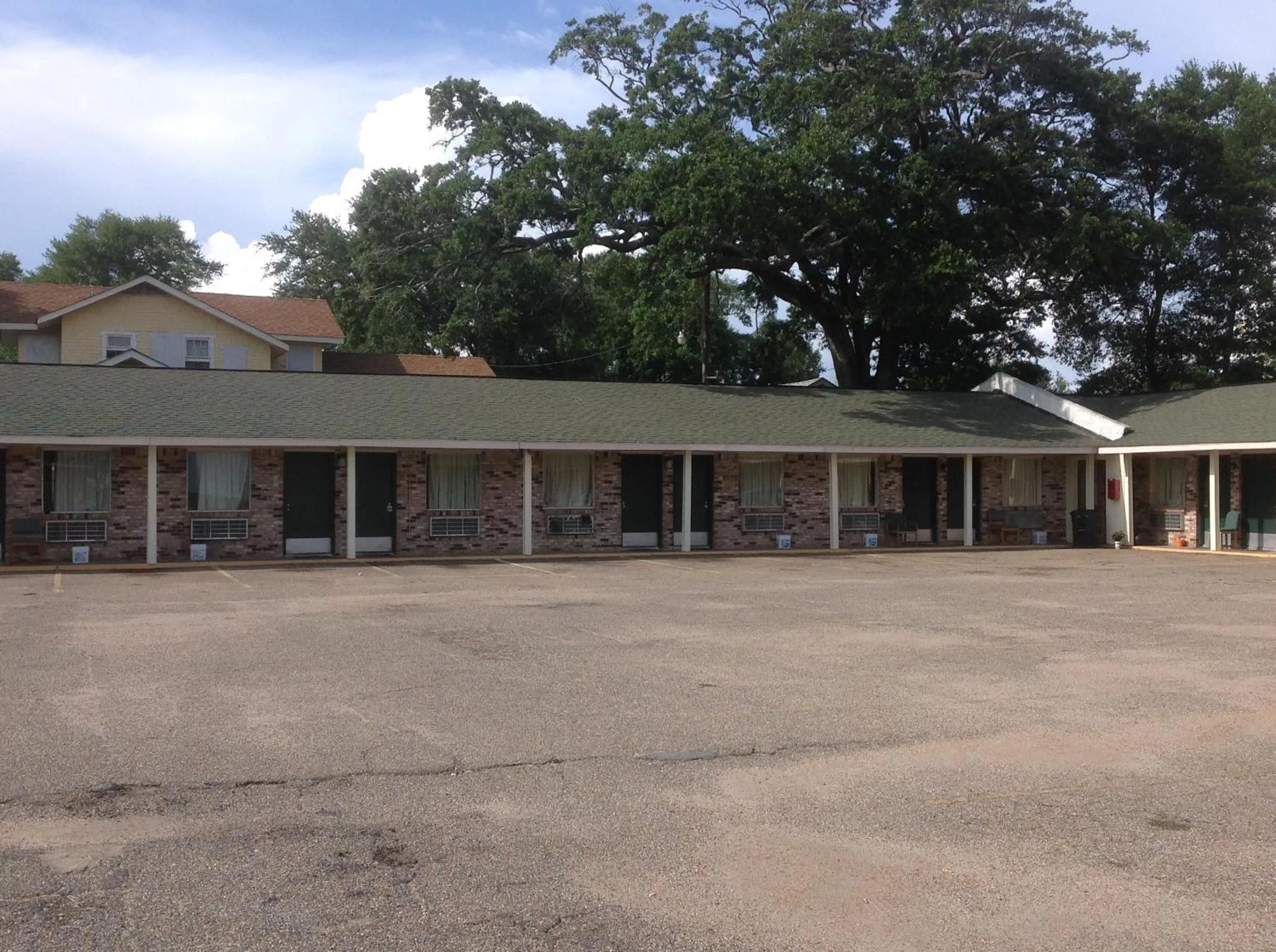 Area and facilities in Flamingo Beach Inn