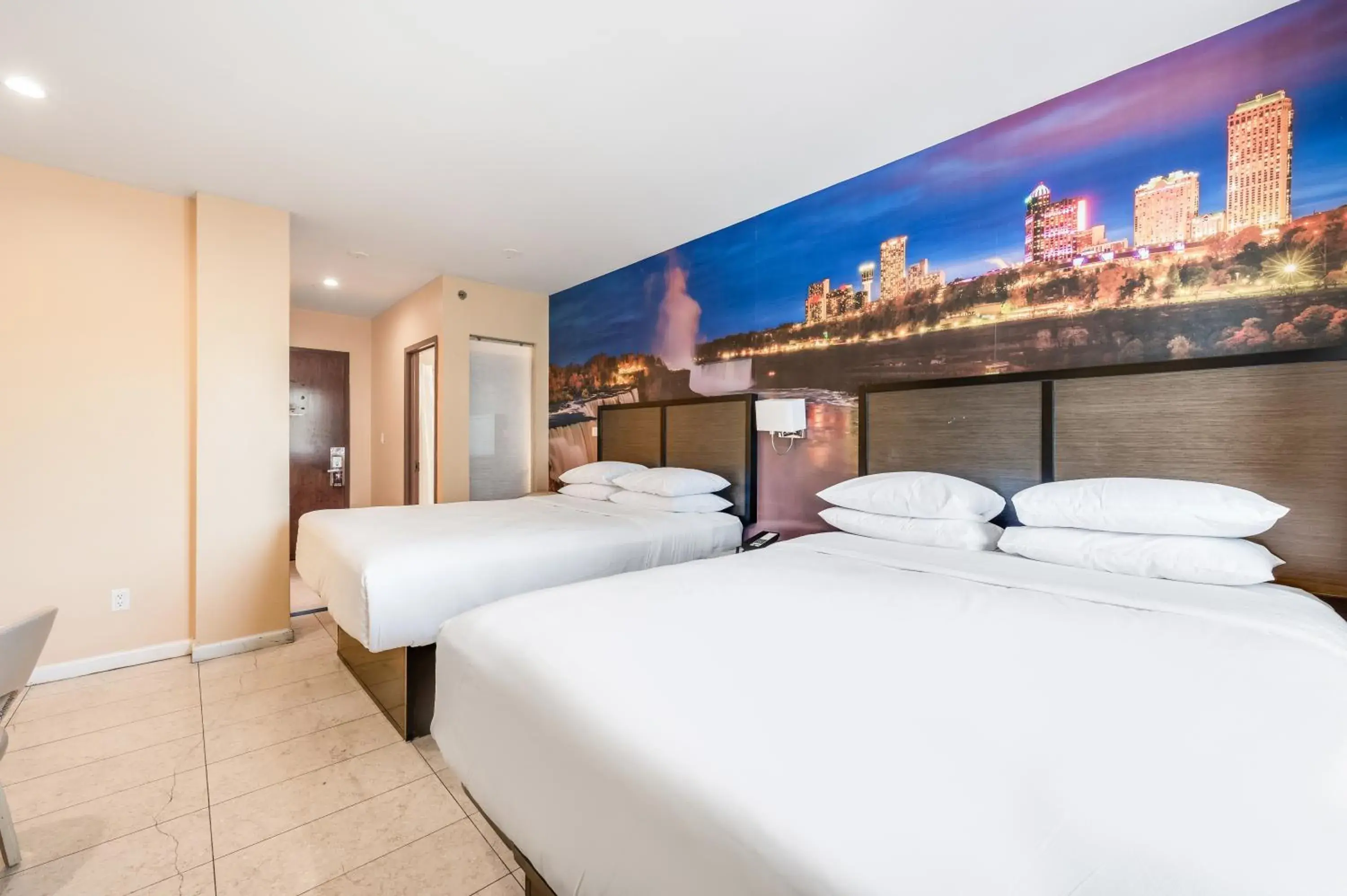 Queen Room in Knights Inn Brooklyn Sunset Park Queen Room in Knights Inn Brooklyn Sunset Park