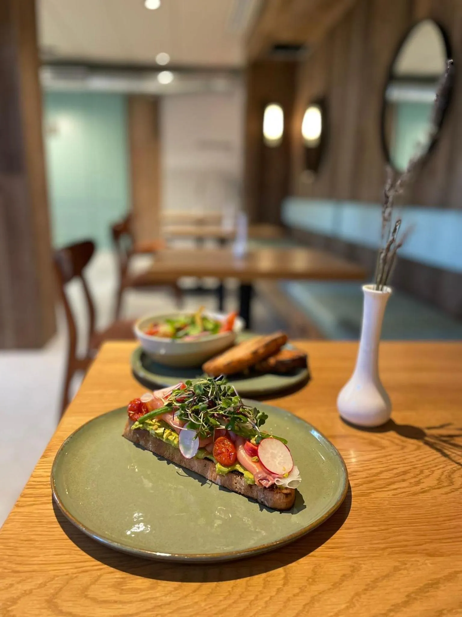 Food and drinks in Nassau Suite South Beach, an All Suite Hotel