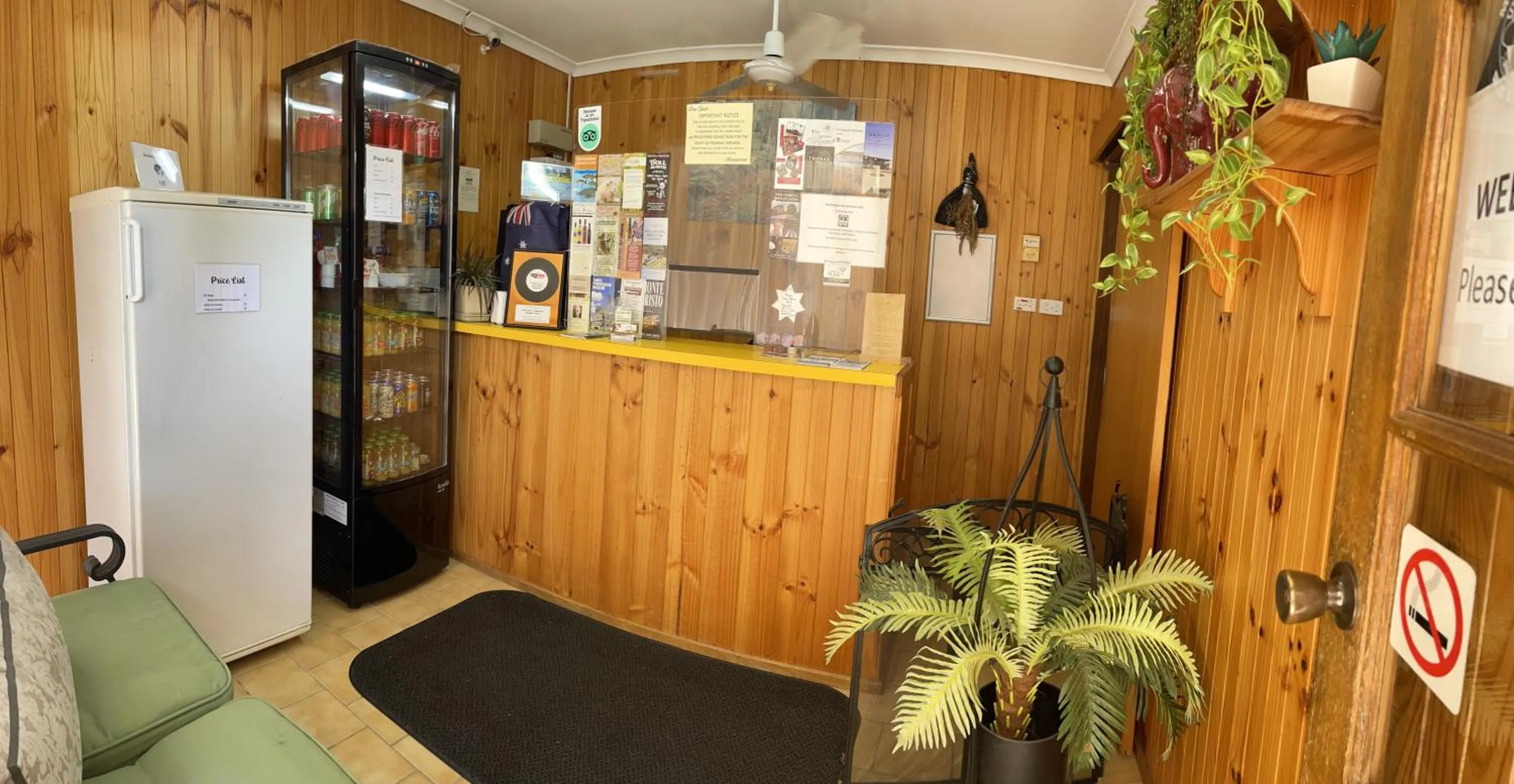 Country Roads Motor Inn