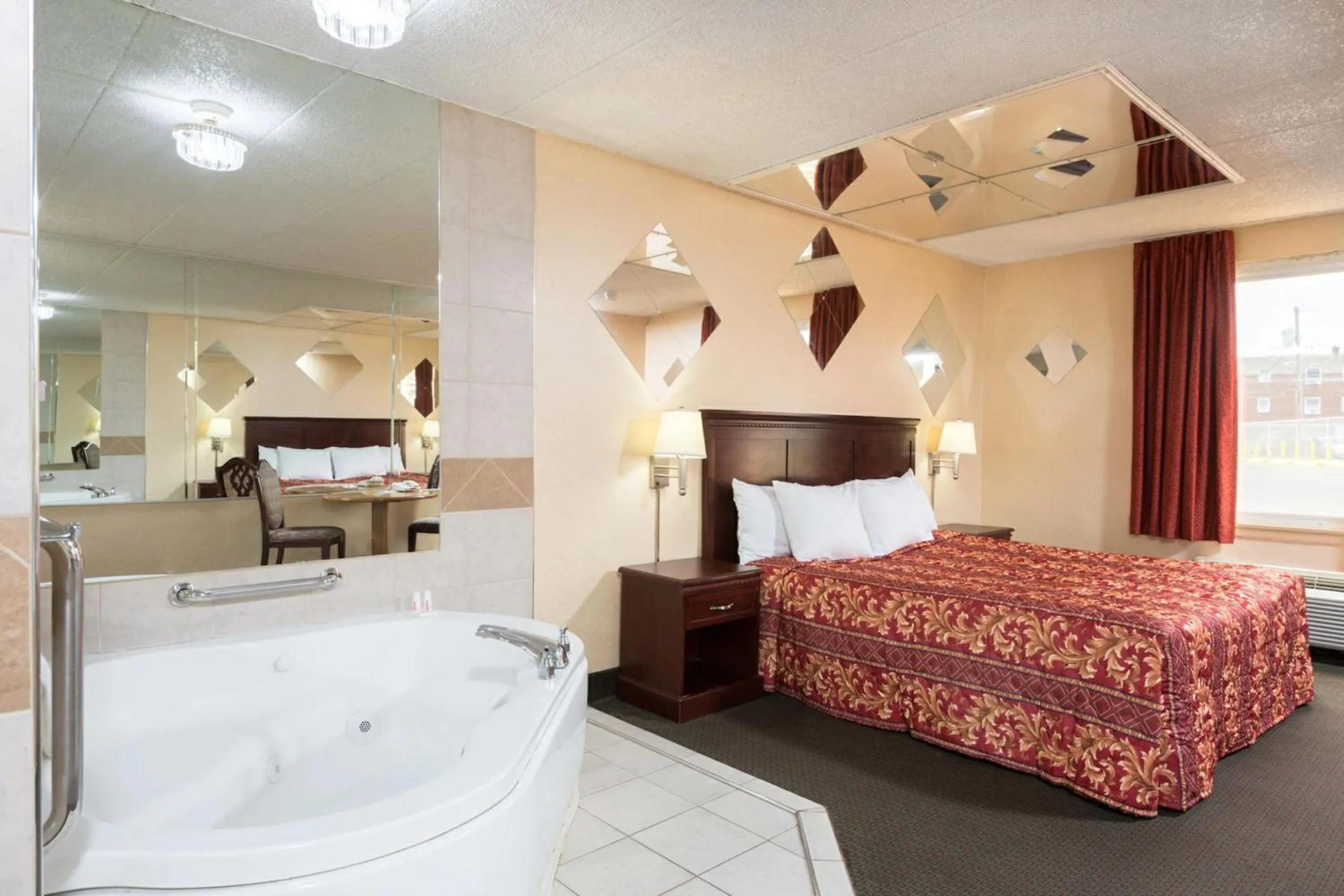 Photo of the whole room, Bed in Rodeway Inn