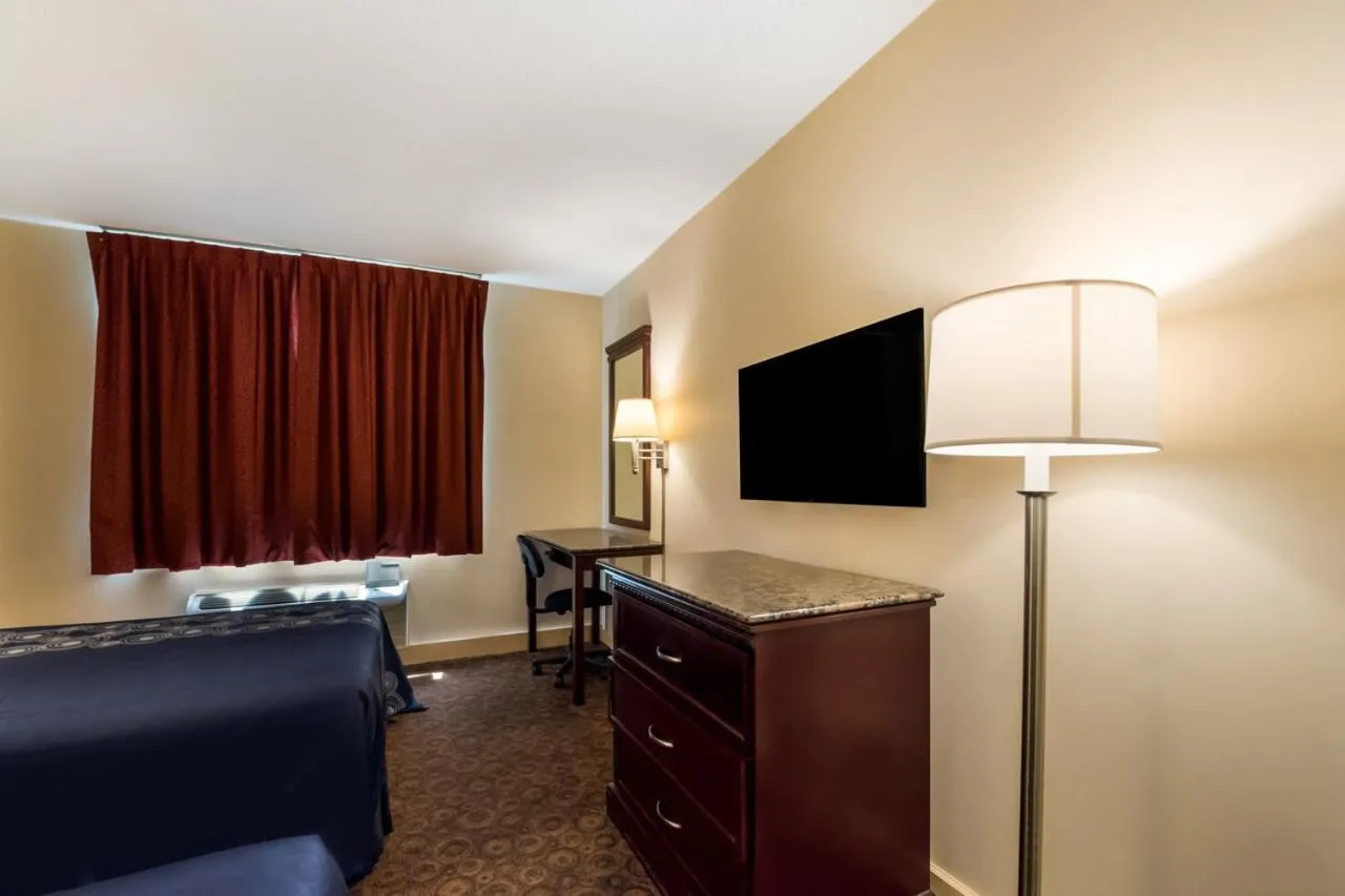 Seating area in Knights Inn Phildelphia