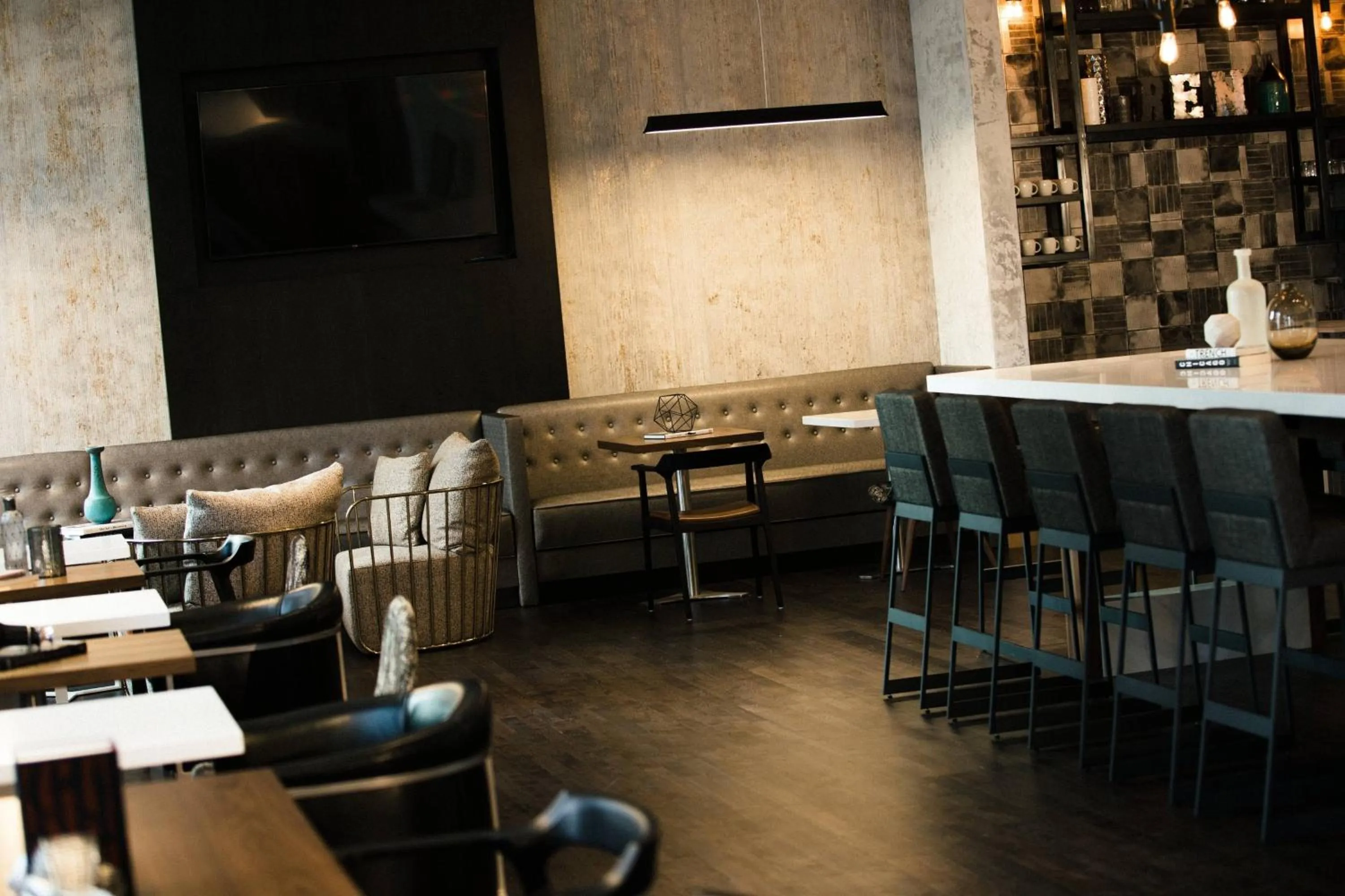 Lounge or bar in Renaissance Chicago Downtown Hotel