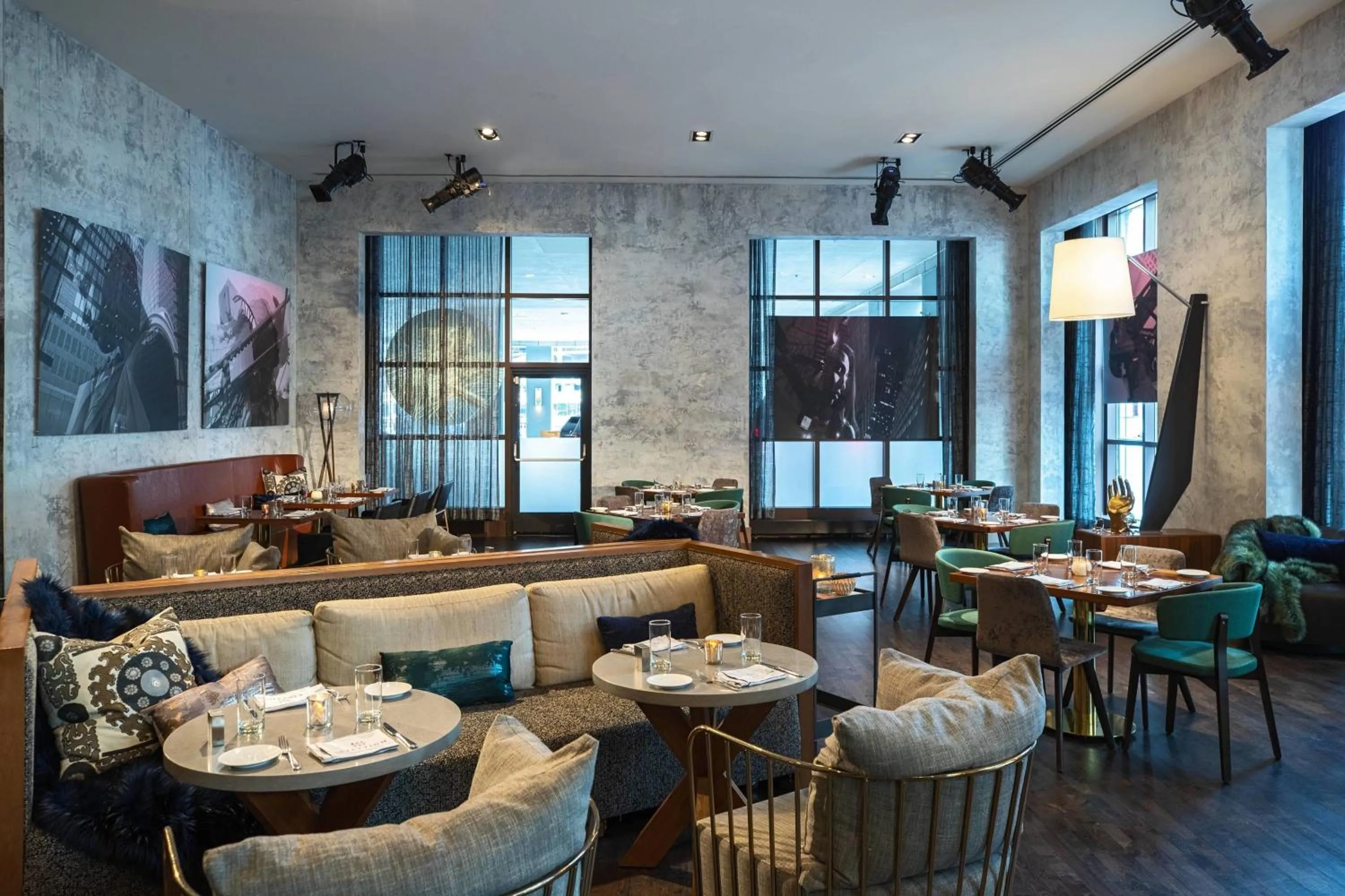 Restaurant/places to eat in Renaissance Chicago Downtown Hotel