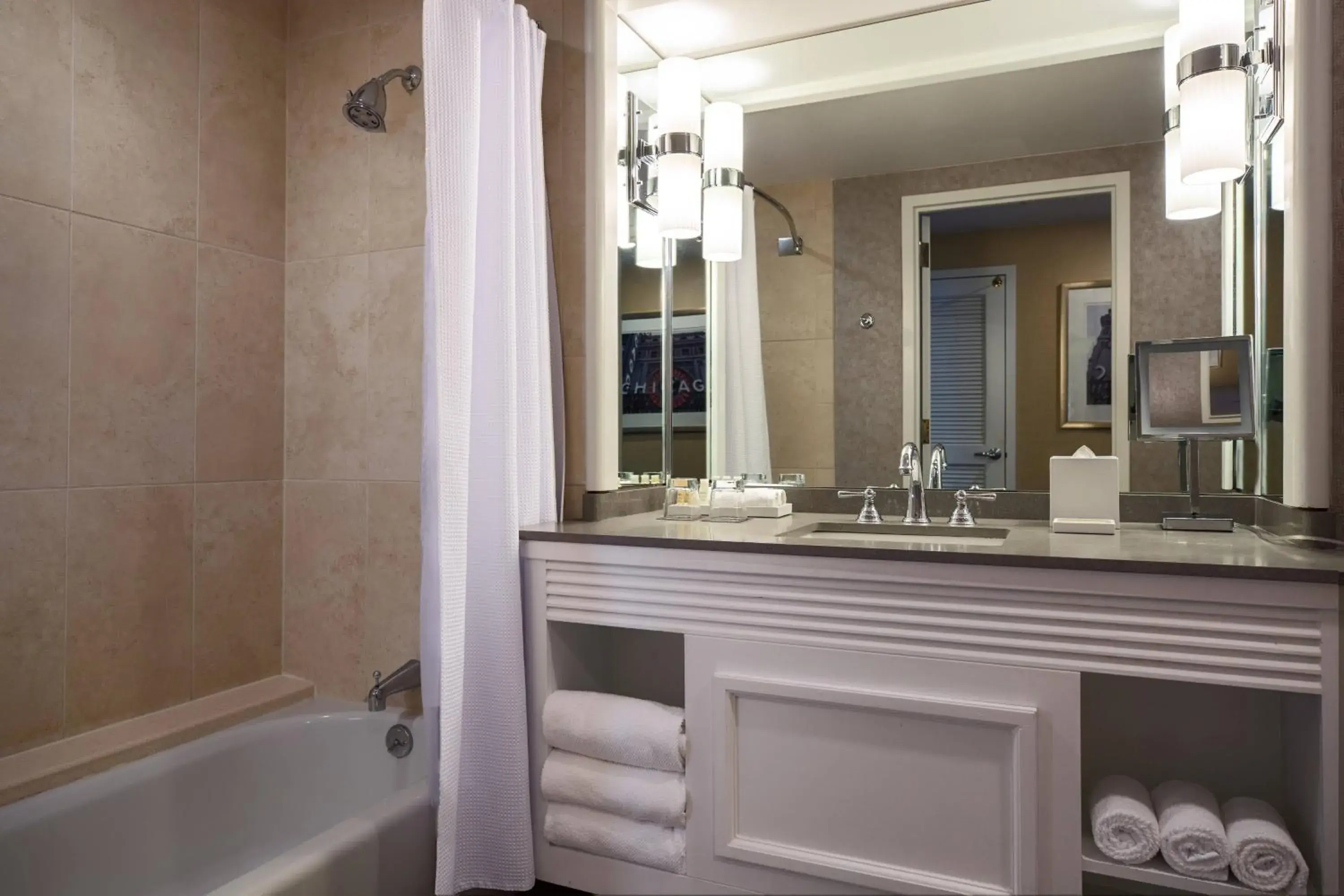 King Room in Renaissance Chicago Downtown Hotel King Room in Renaissance Chicago Downtown Hotel