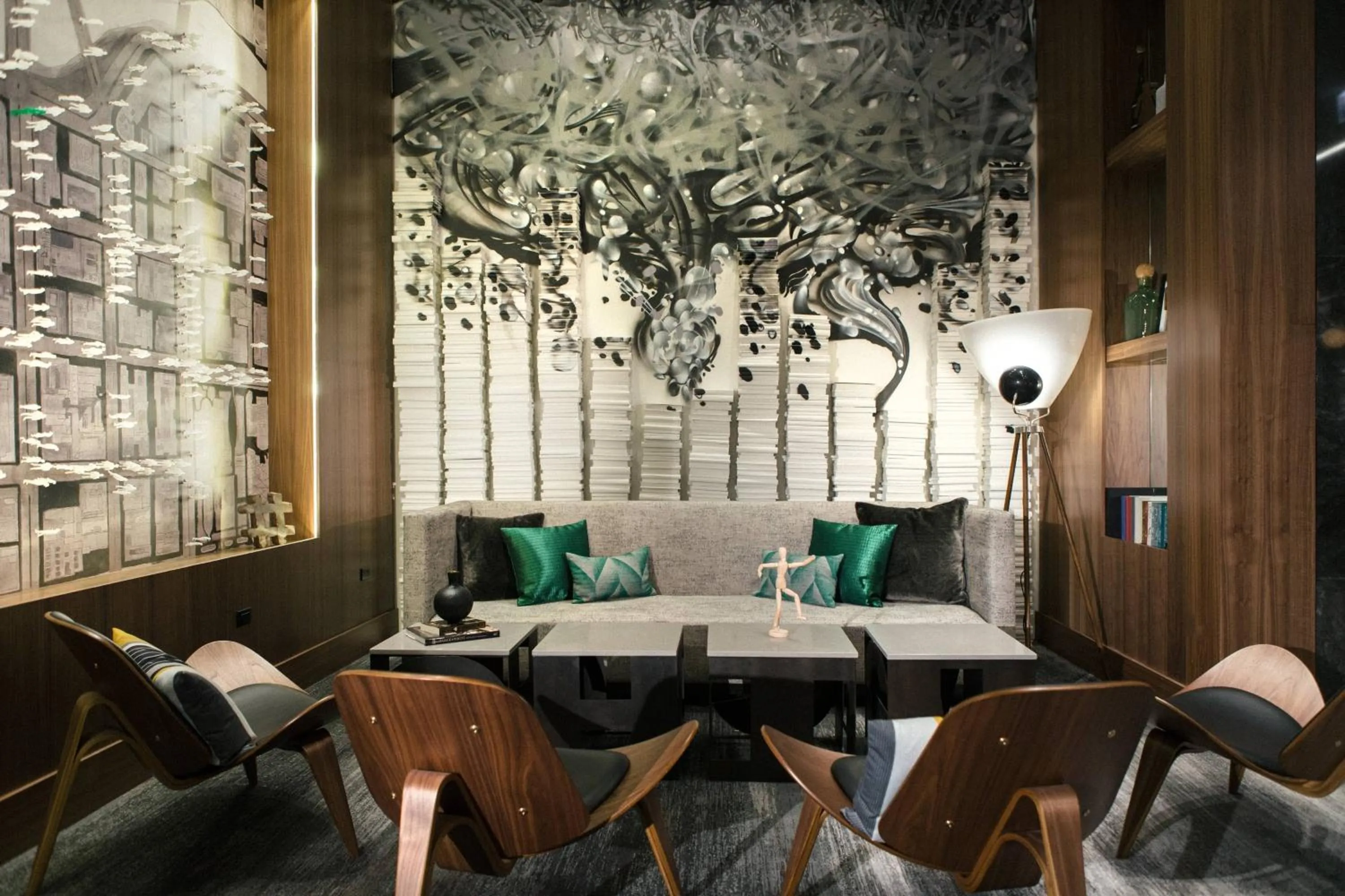 Lounge or bar in Renaissance Chicago Downtown Hotel