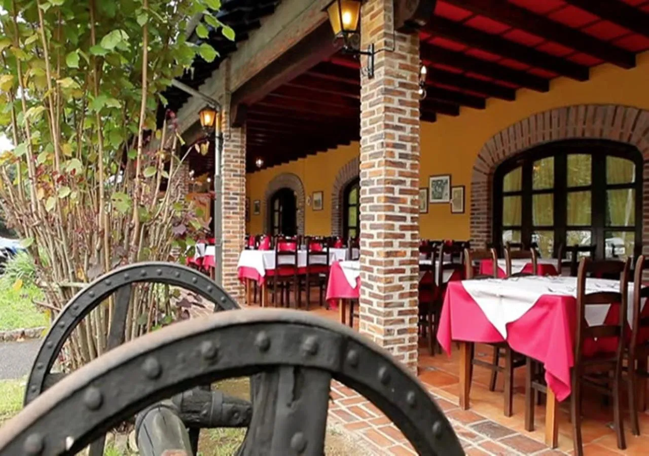 Restaurant/places to eat in Hotel El Bricial