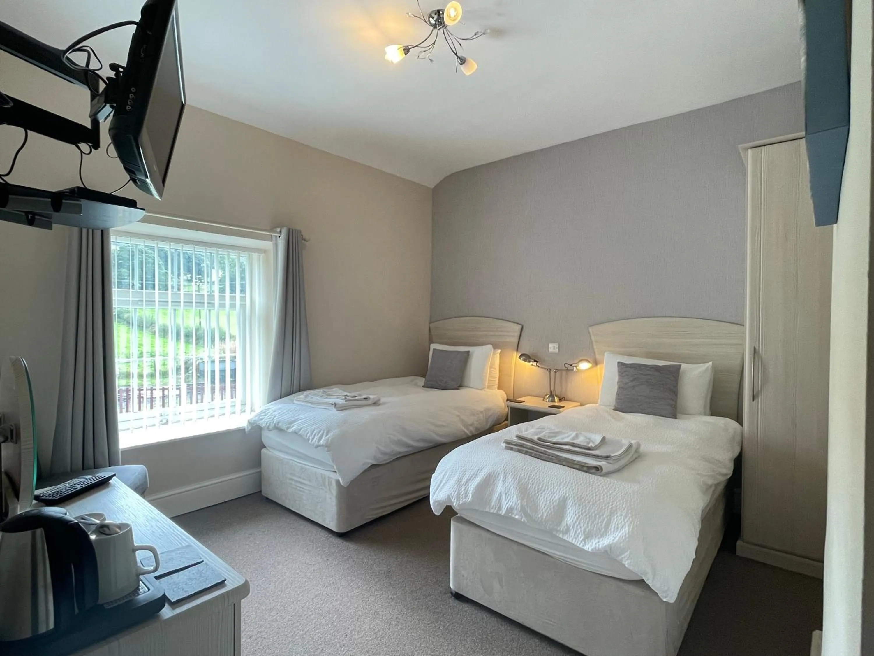 Standard Twin Room with Mountain View in Bwch yn Uchaf B&B