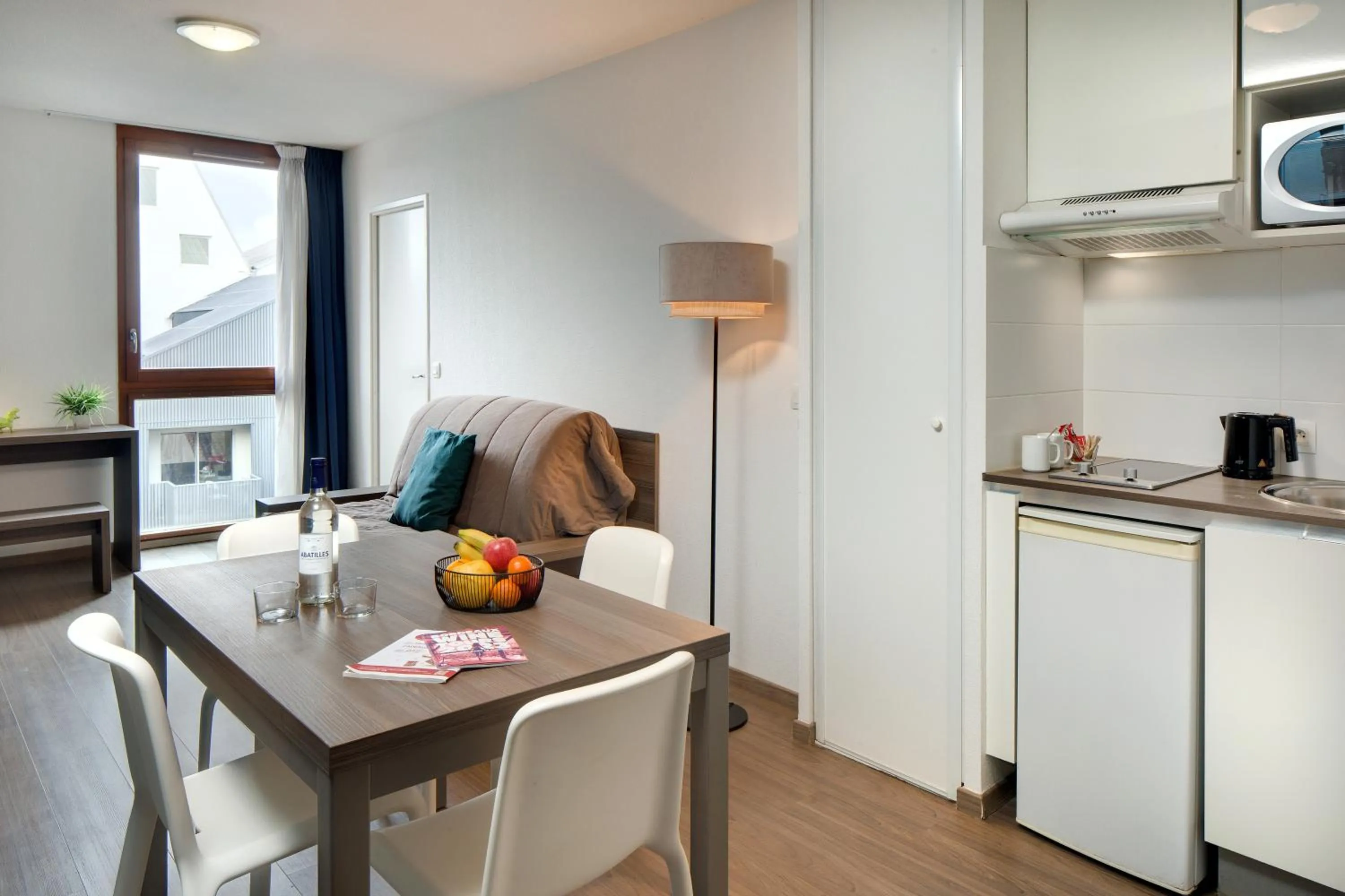 Kitchen or kitchenette in Ténéo Apparthôtel Bordeaux Maritime - Cité du vin