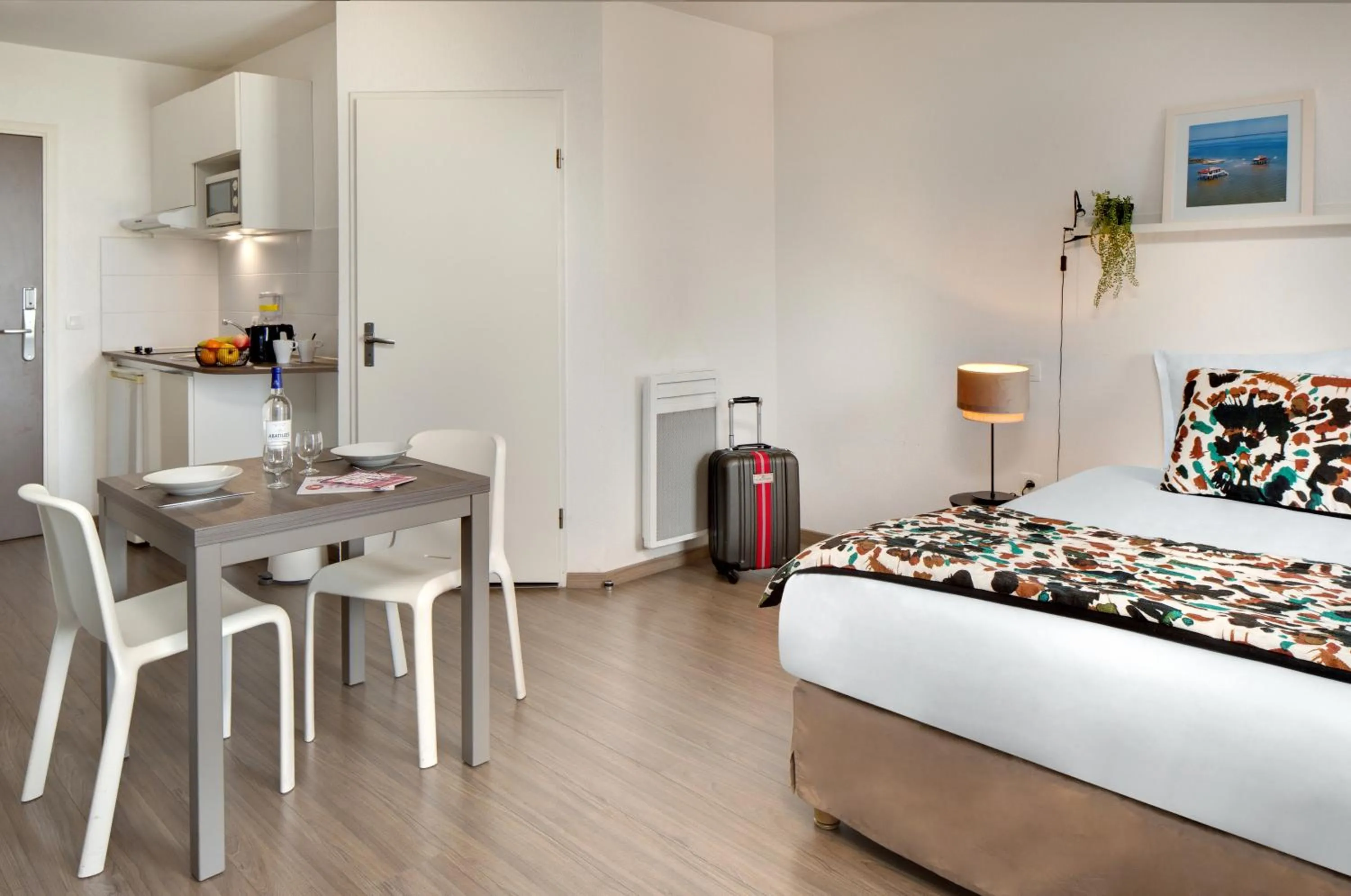 Photo of the whole room, Bed in Ténéo Apparthôtel Bordeaux Maritime - Cité du vin